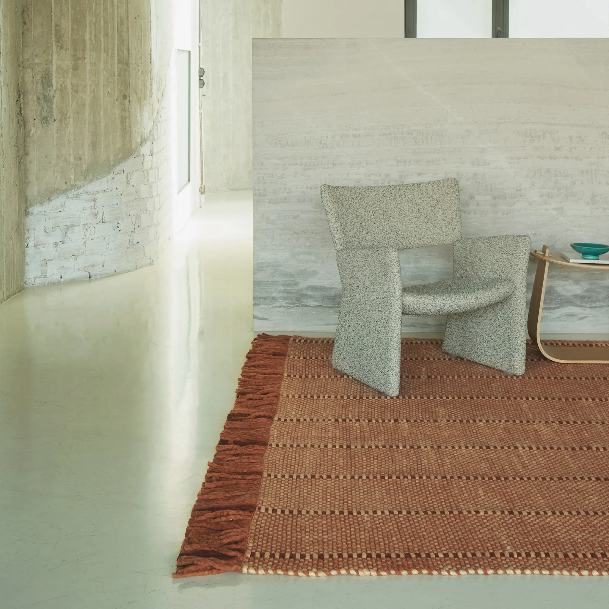 Massproductions Cord Burgundy Rust ullteppe
