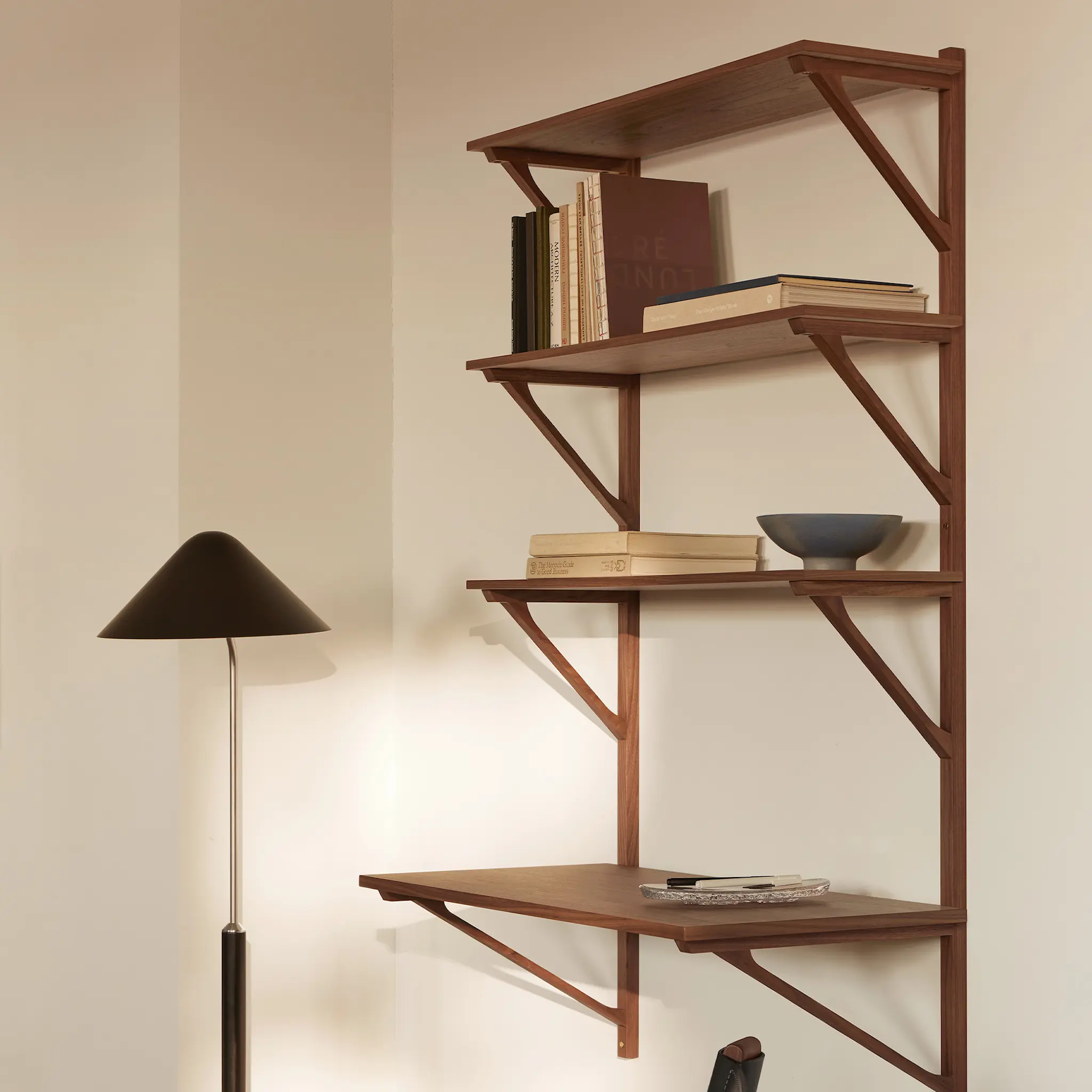 BM29 vegghylle 78 cm 3 hyller og skrivebord