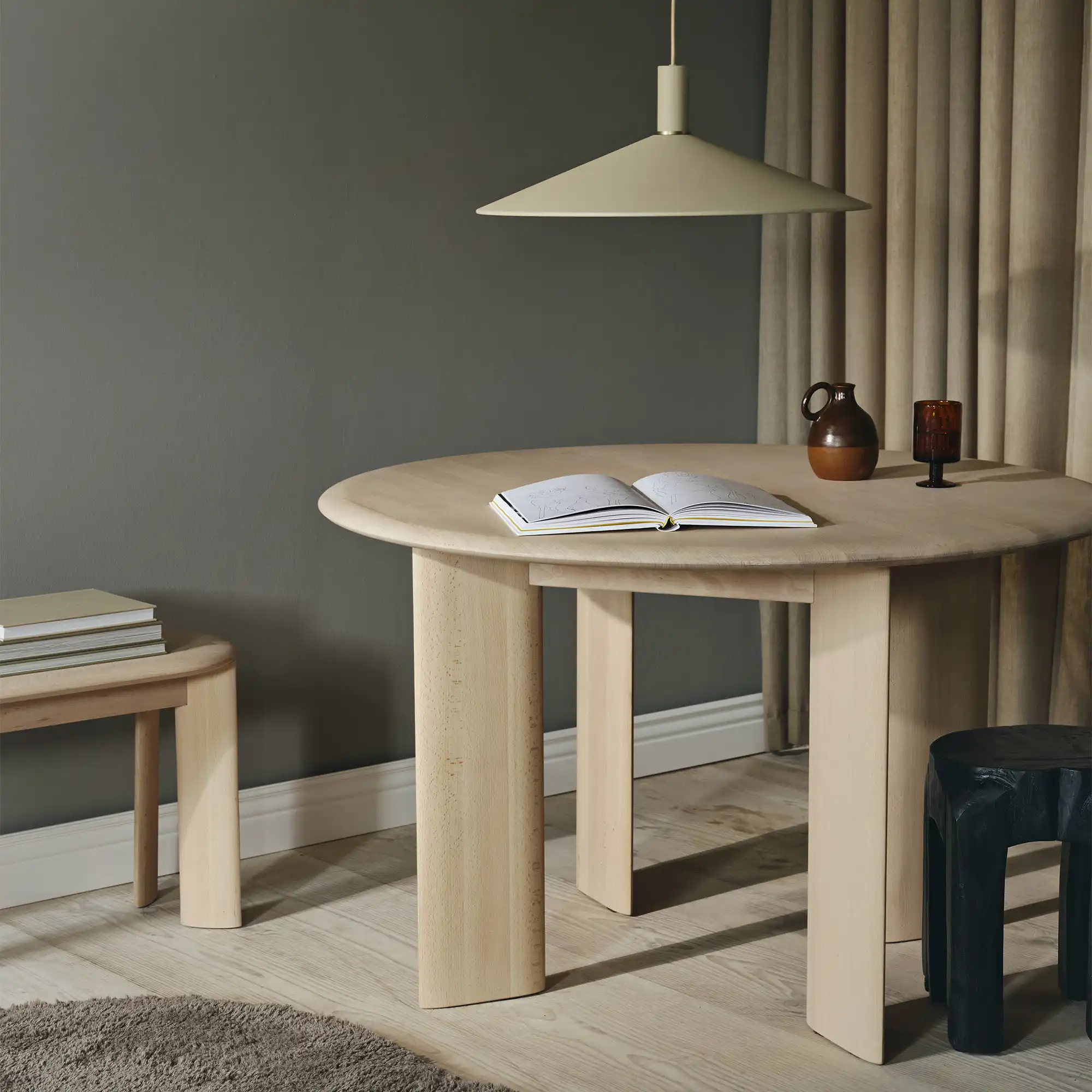 Bevel Table Round Ø117 cm