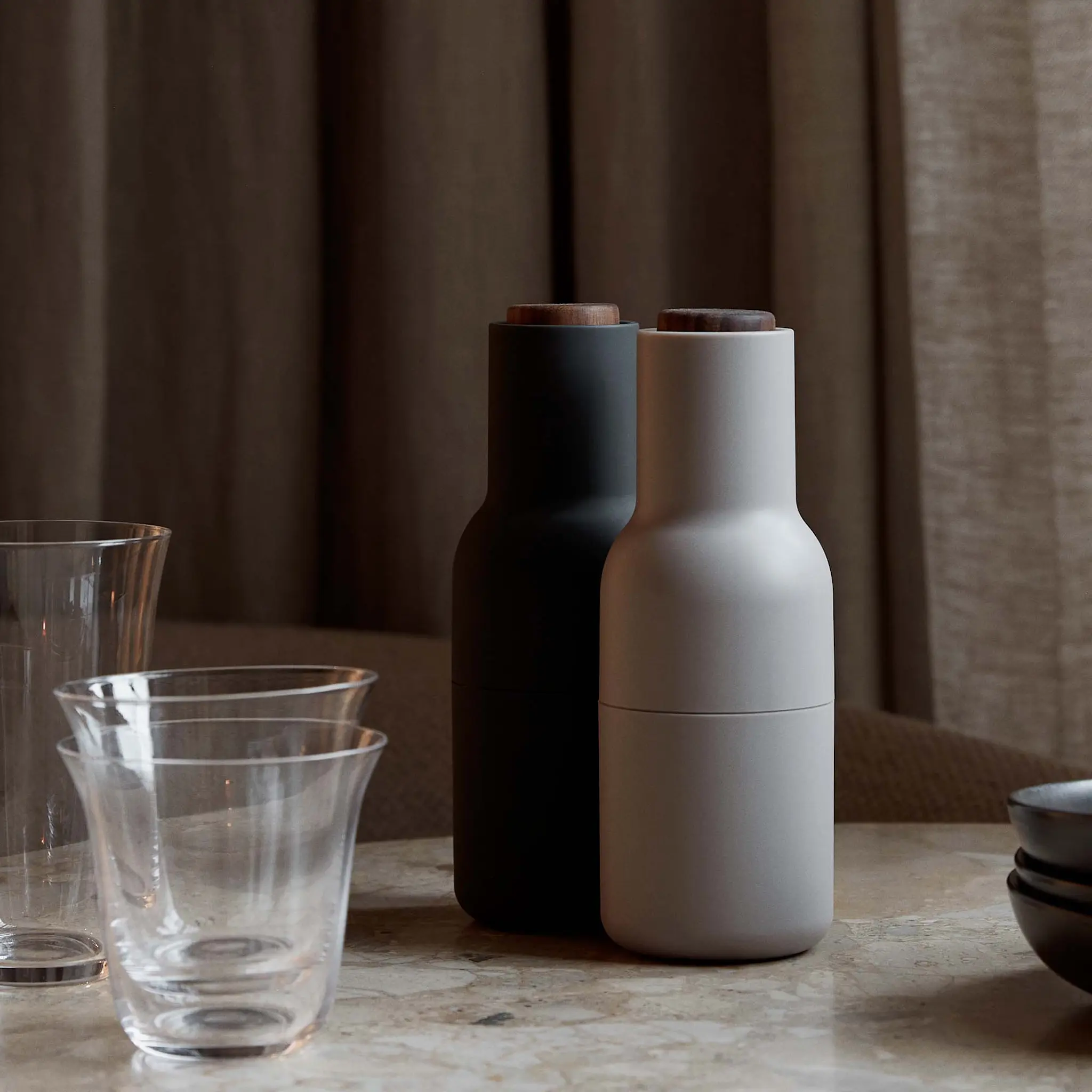 Bottle Grinder Ash/Carbon 2 Plastic, Beech Lid