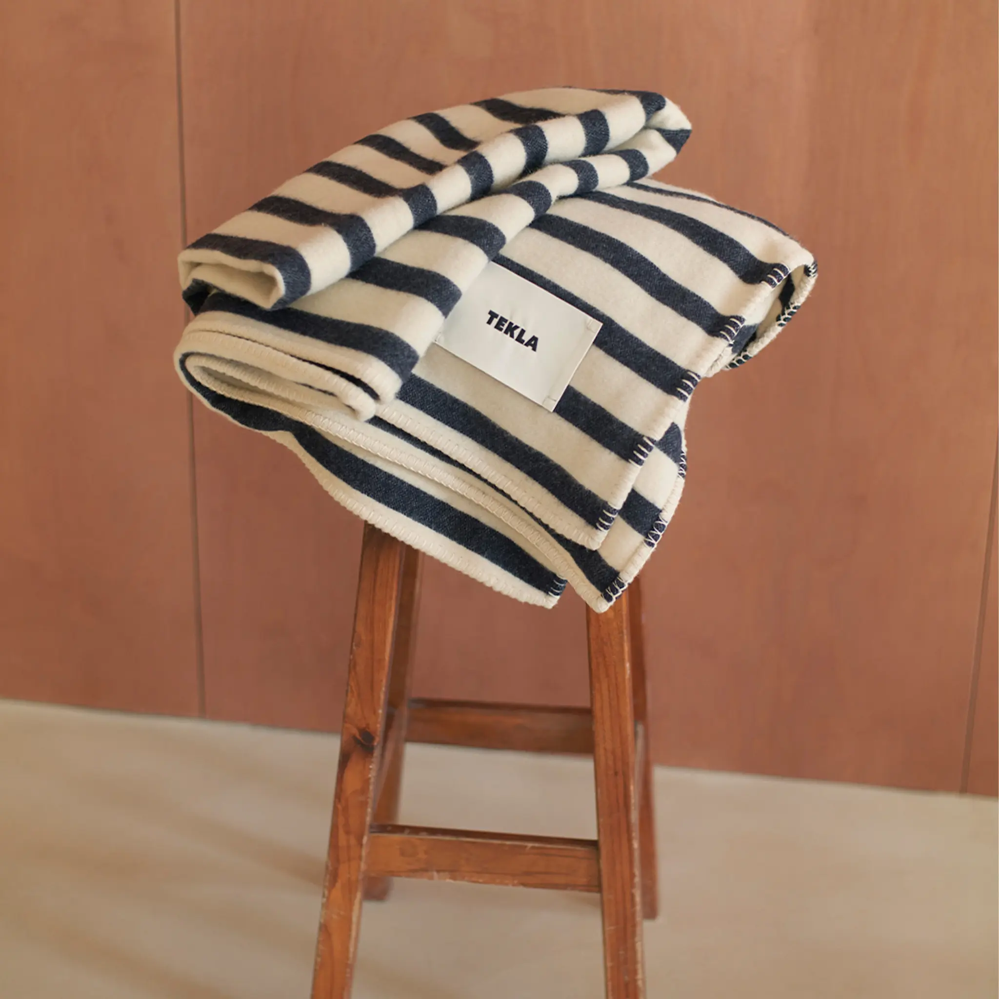 Magpie Stripes lammeullpledd