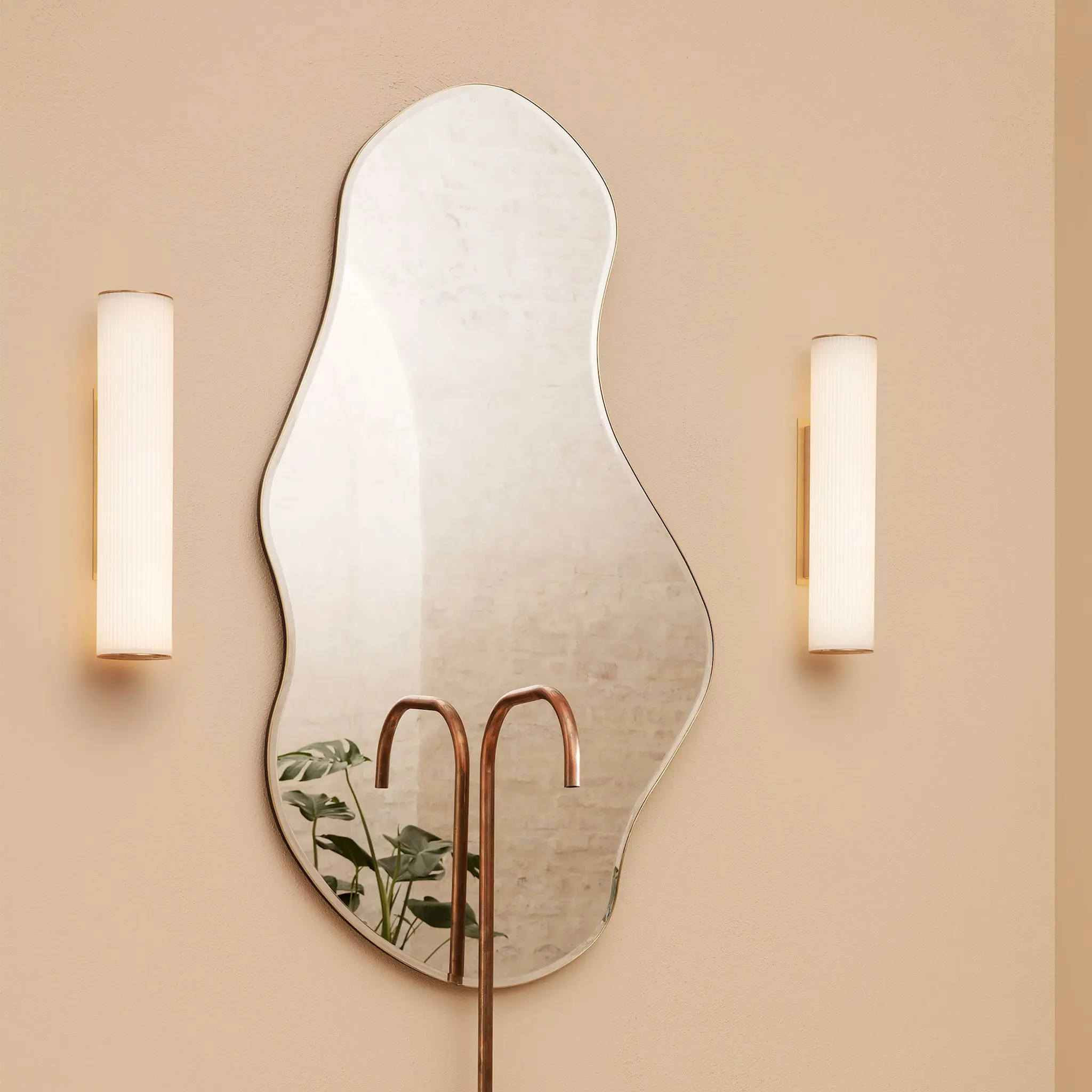 Pond Mirror Dark Chrome / Large