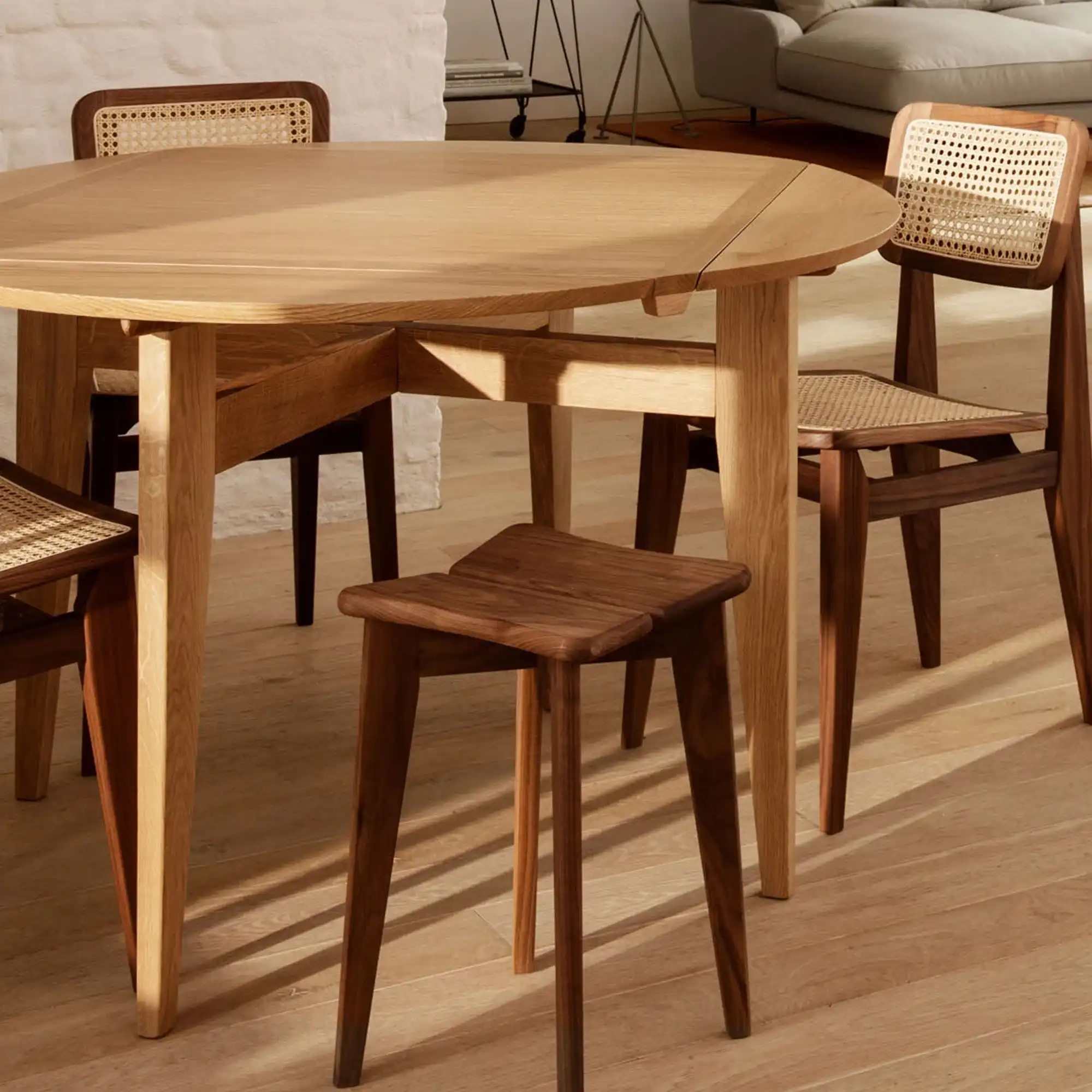 B-Table Round/Square Dining Table