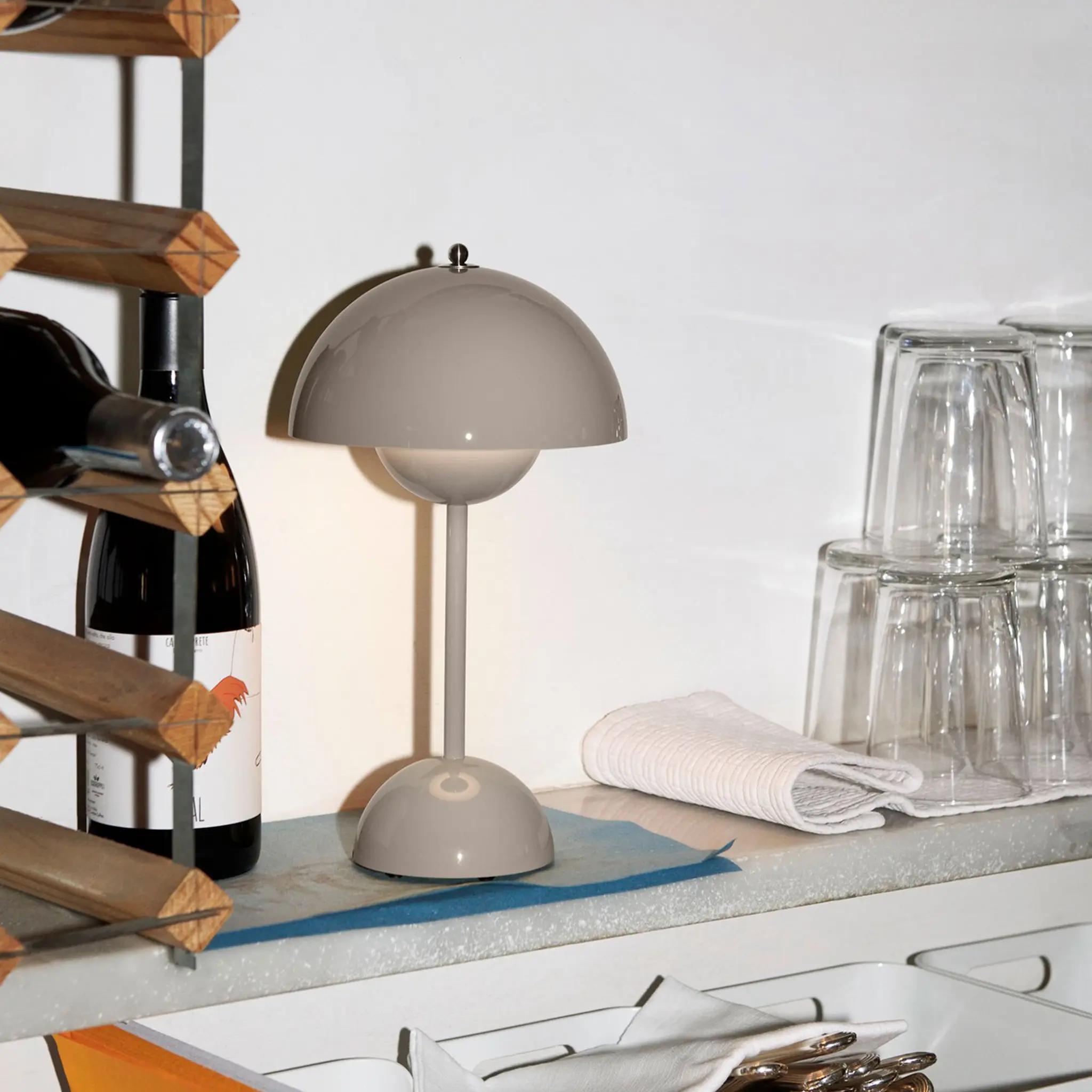Flowerpot VP9 Portable Table Lamp