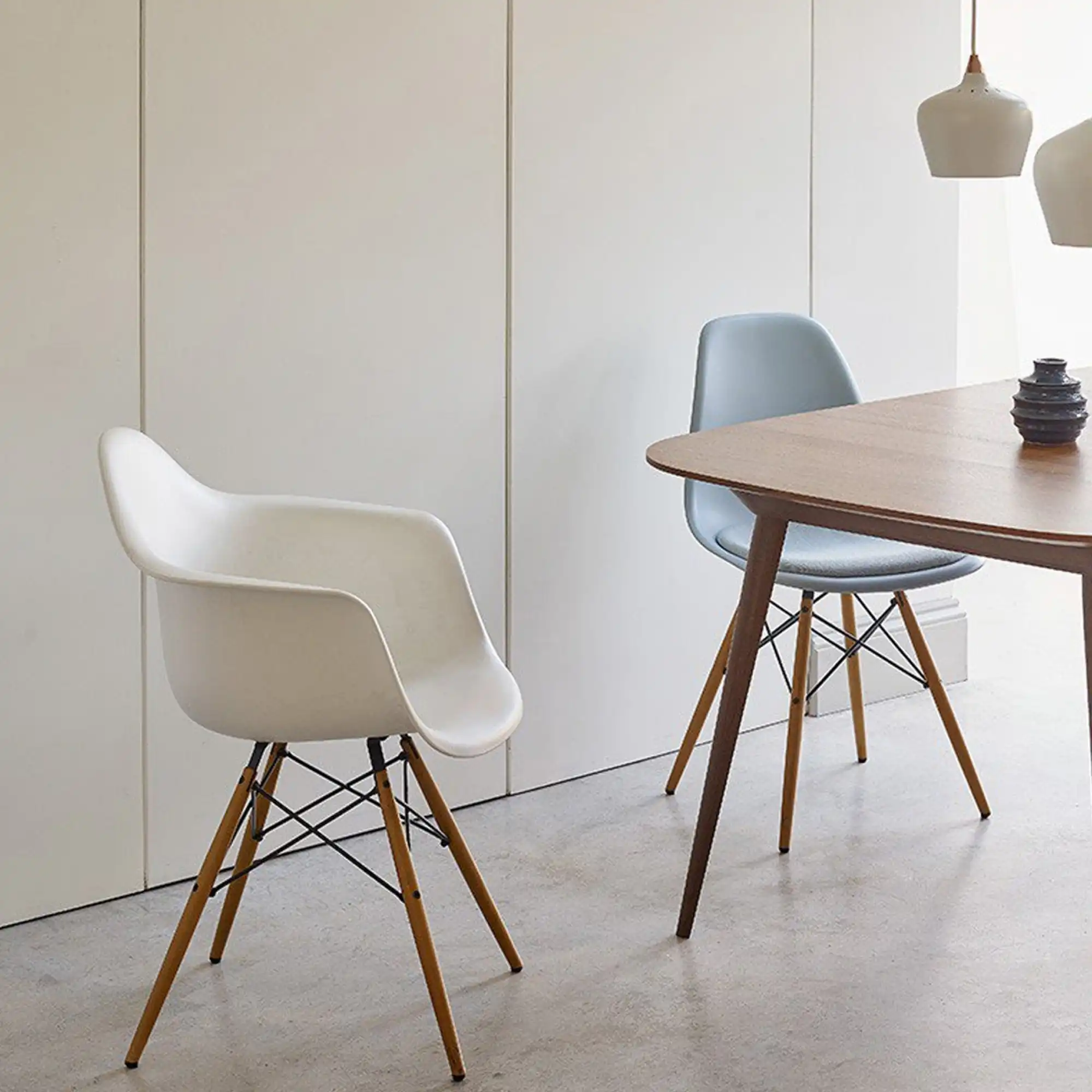 Eames Plastic Armchair DAW - 43 Rusty Orange - Ash Honey Tone