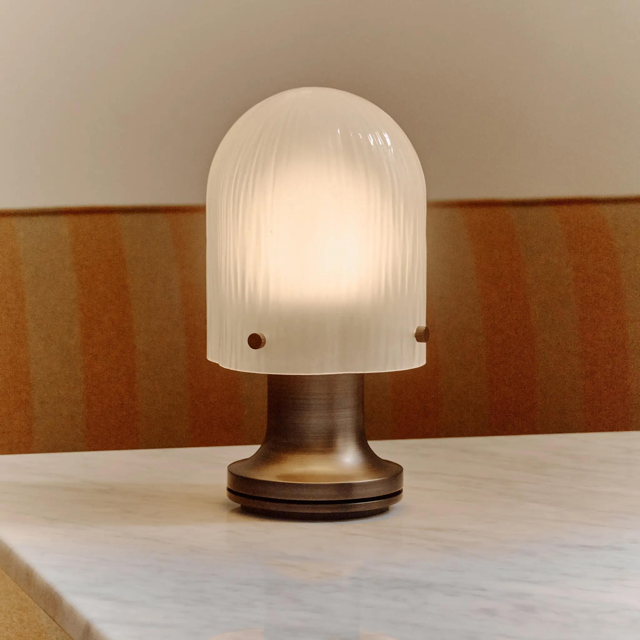 Seine bærbar bordlampe