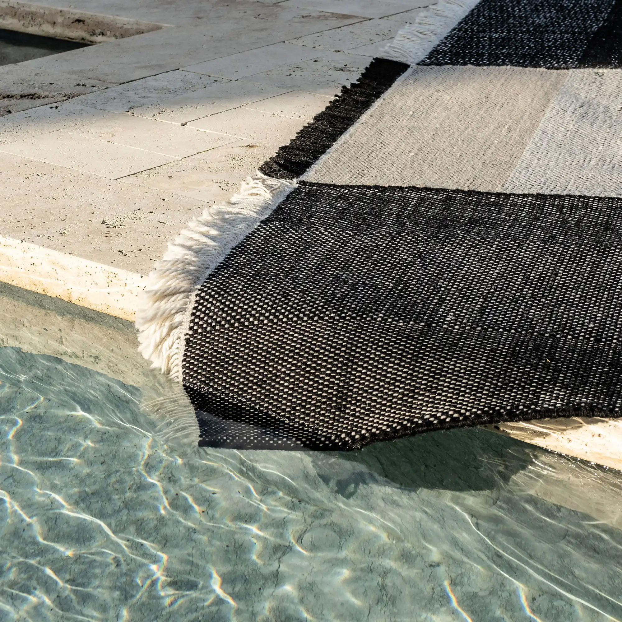 Tres Outdoor Black Rug