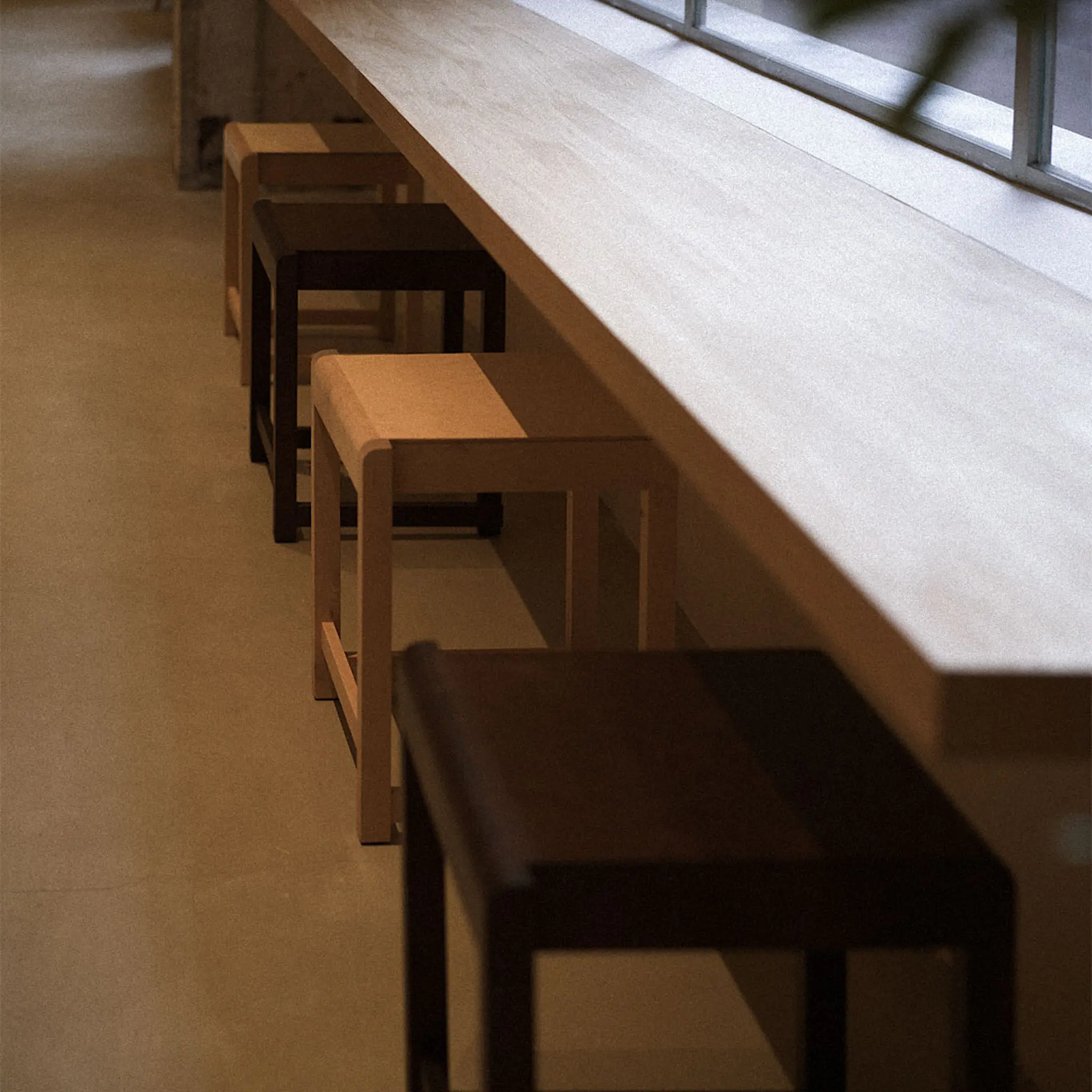Low Stool 01 sittpall natural birch