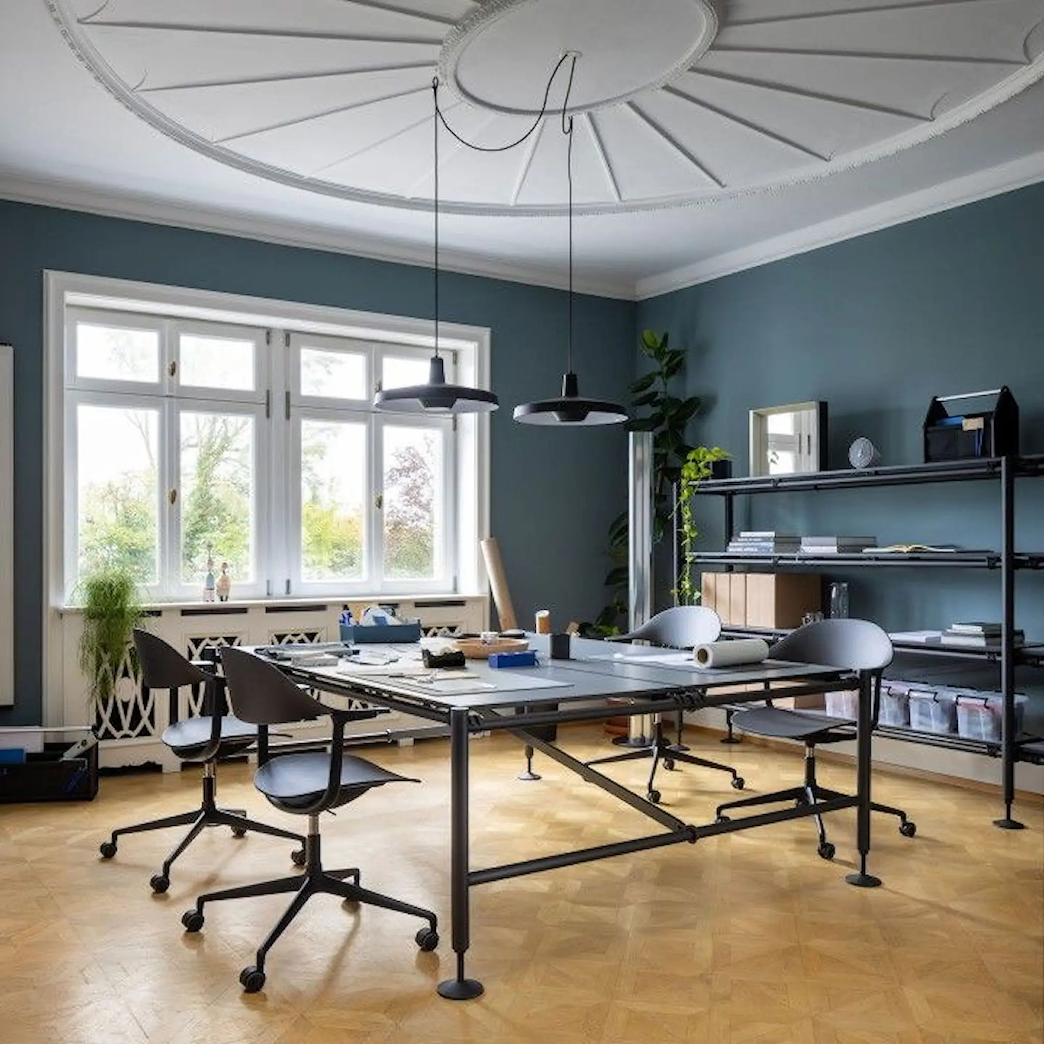 Mynt skrivebordsstol basic dark / deep black