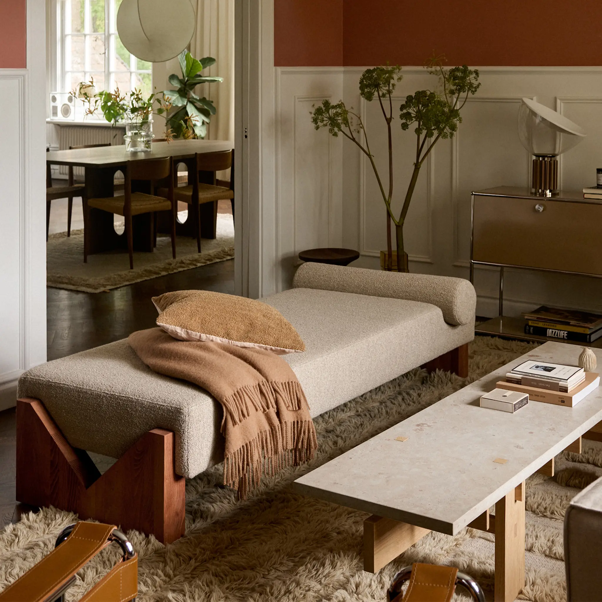 V Daybed
