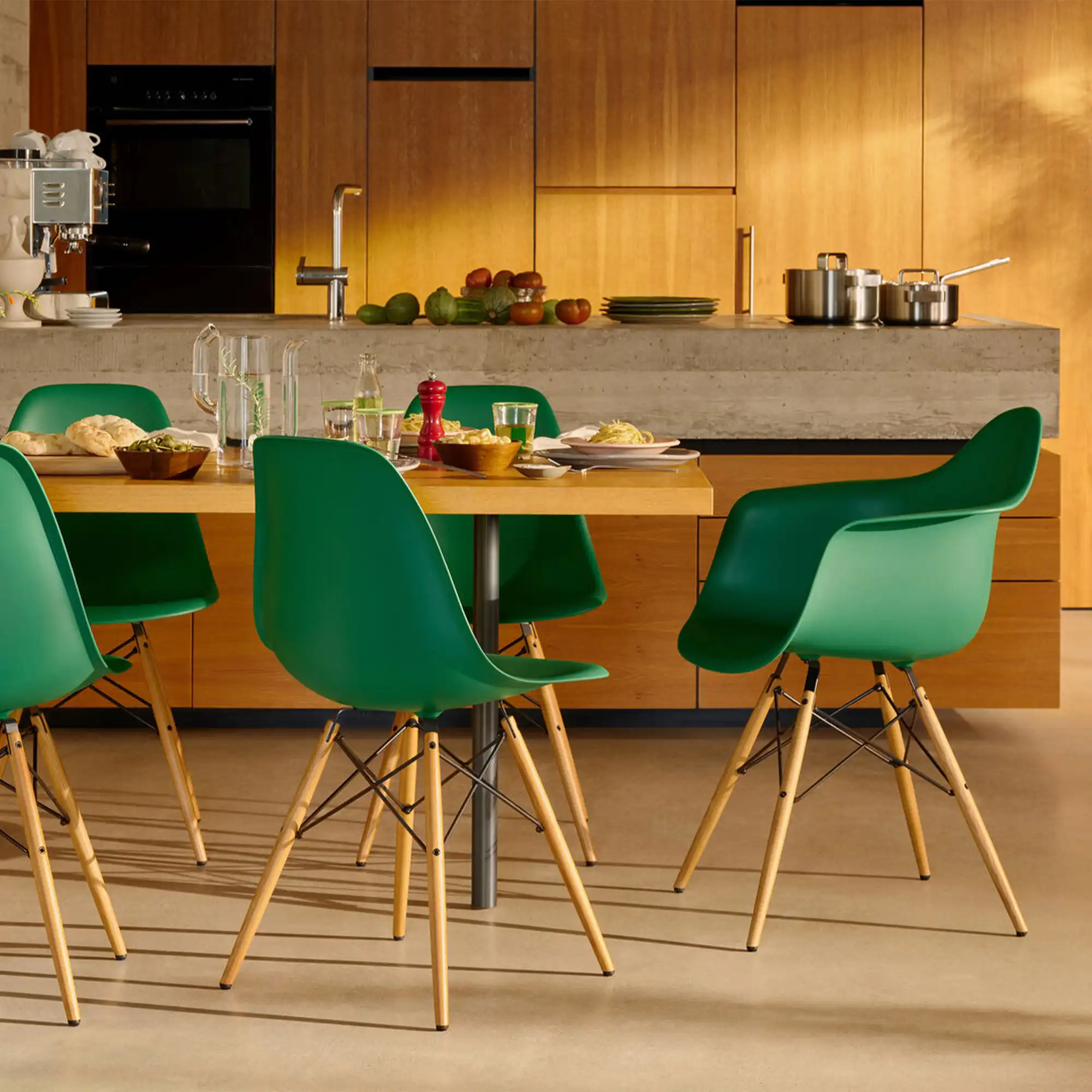 Eames RE Plastic Armchair DAW 17 Emerald, Golden Maple