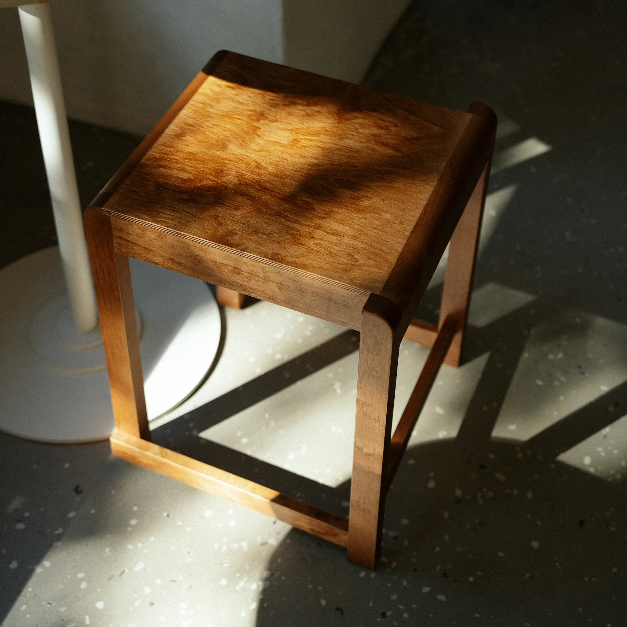 Low Stool 01 krakk