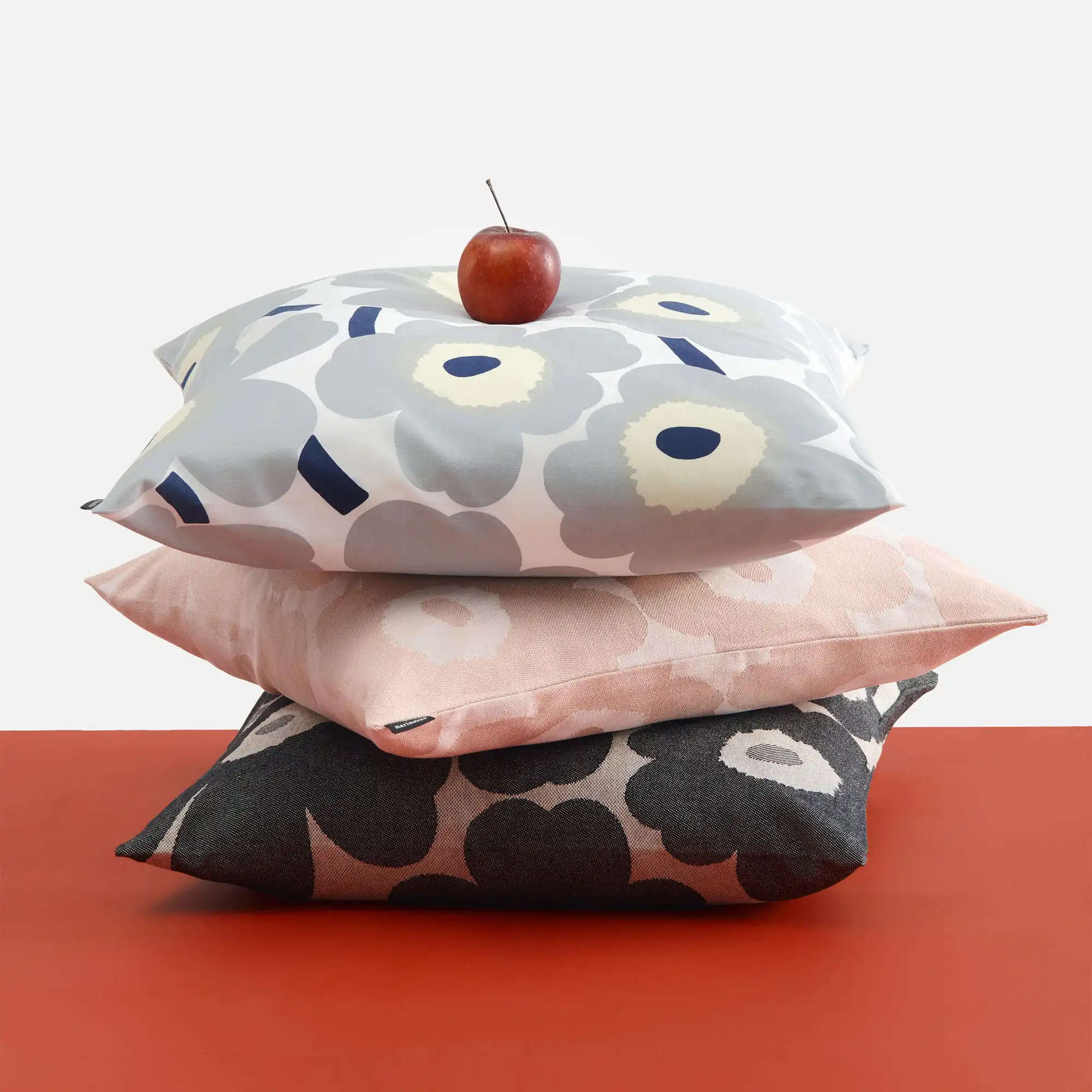 Pieni Unikko putetrekk 47x47 cm off white, charcoal, sand