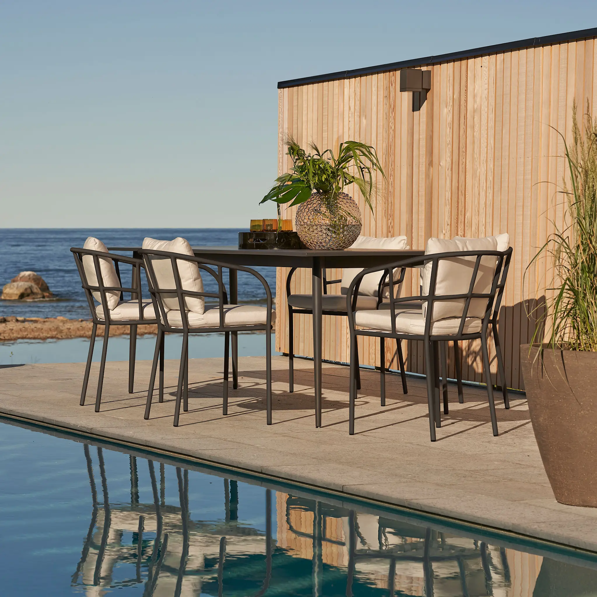 Saltö Dining Table