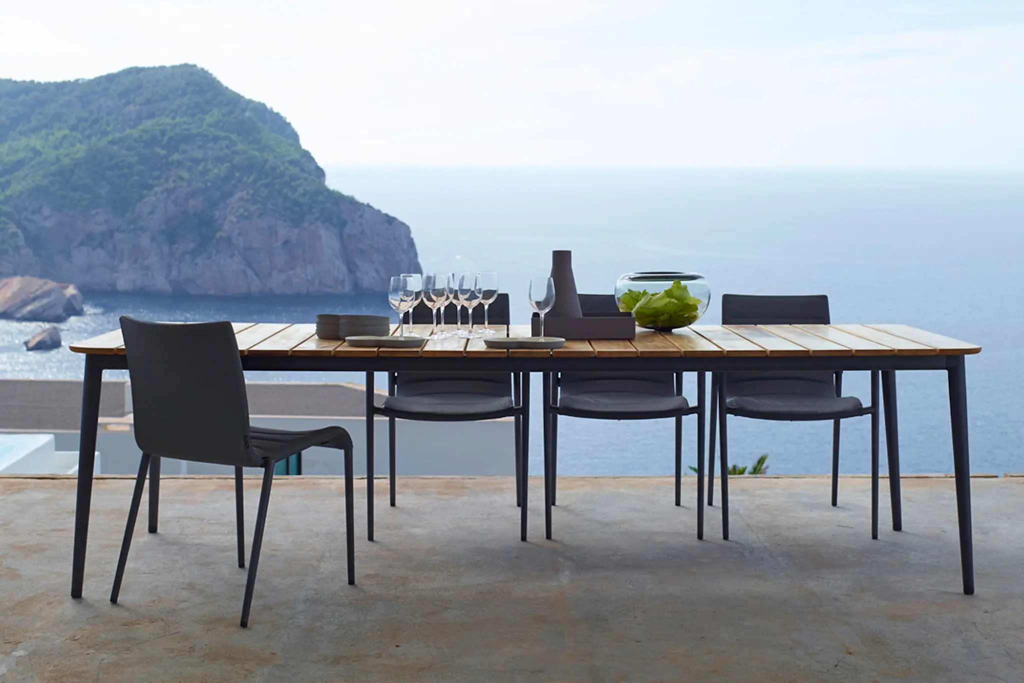 Core Matbord, 160x90, Taupe,Bordsskiva: Teak, Stomme: Aluminium