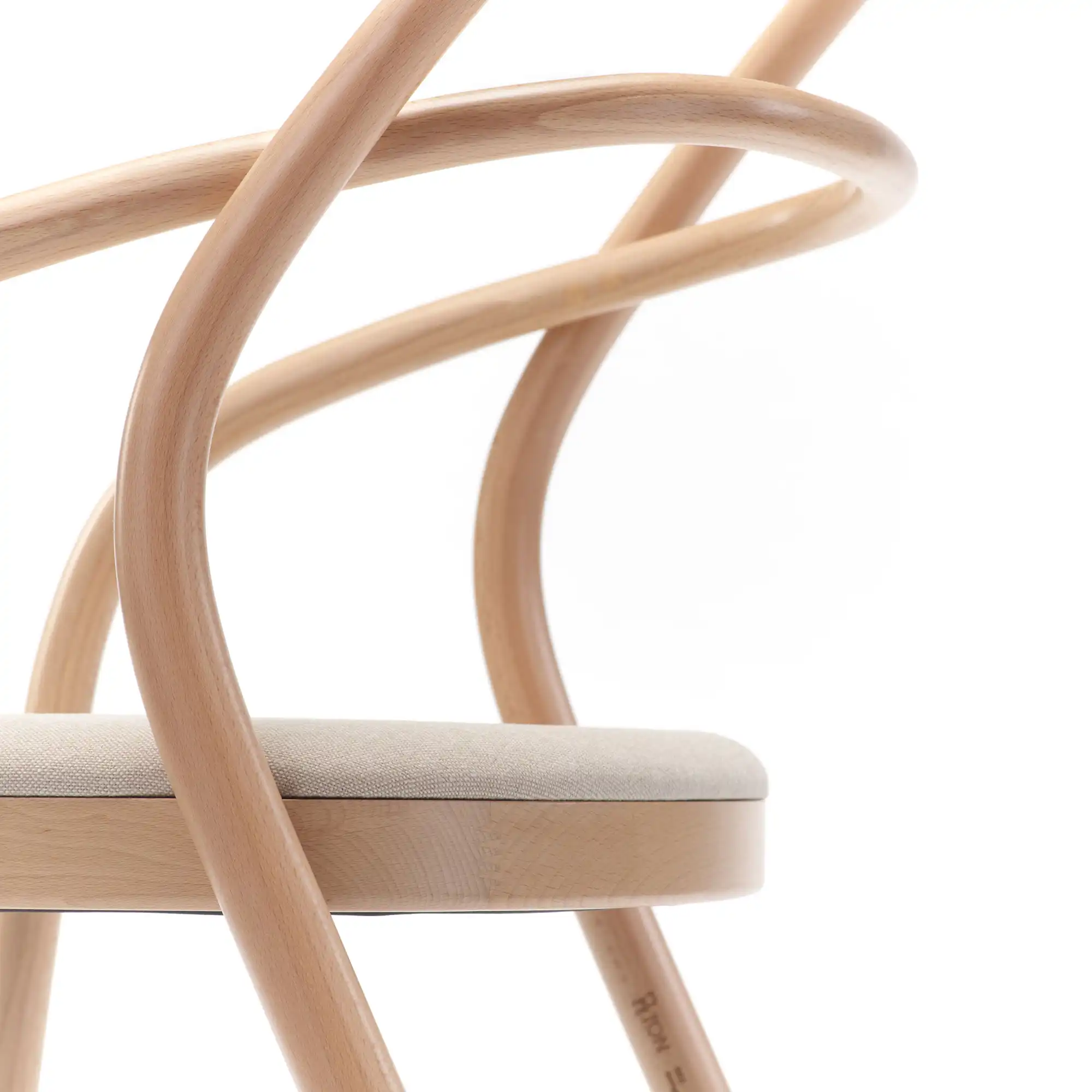 002 Chair Natural Beech Lacquered Jet Bioactive 9110