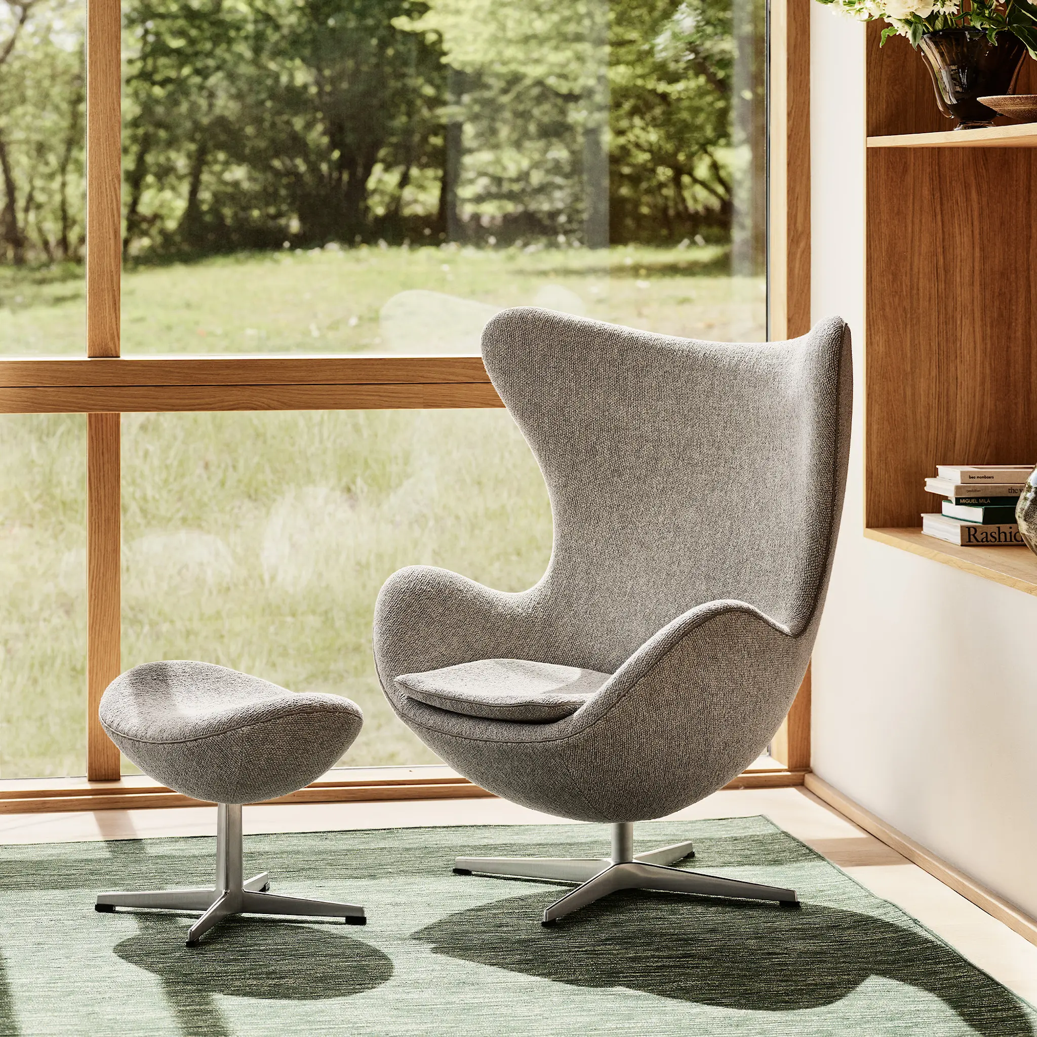 3316 Egget lenestol Satin Polished