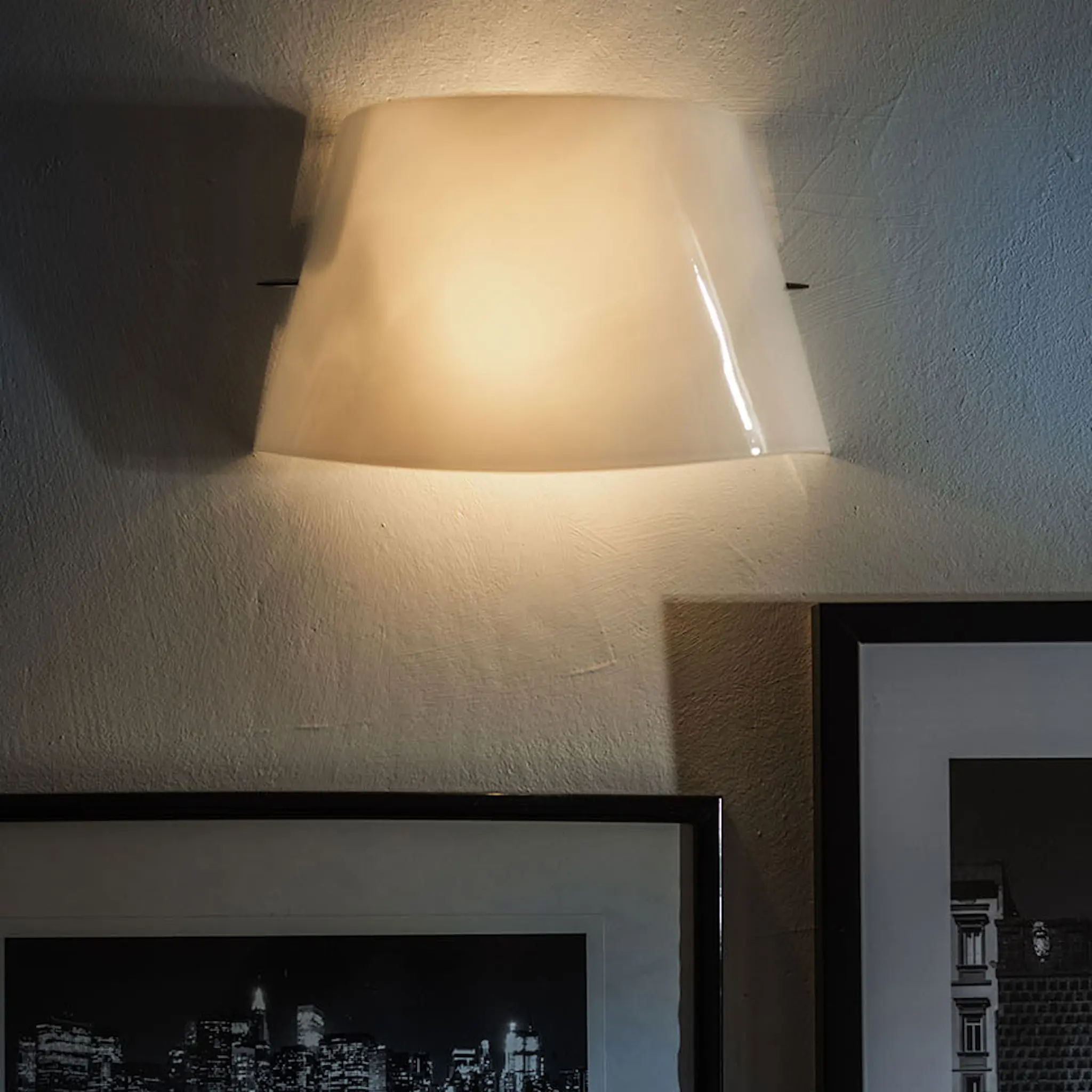 Tutu vegglampe