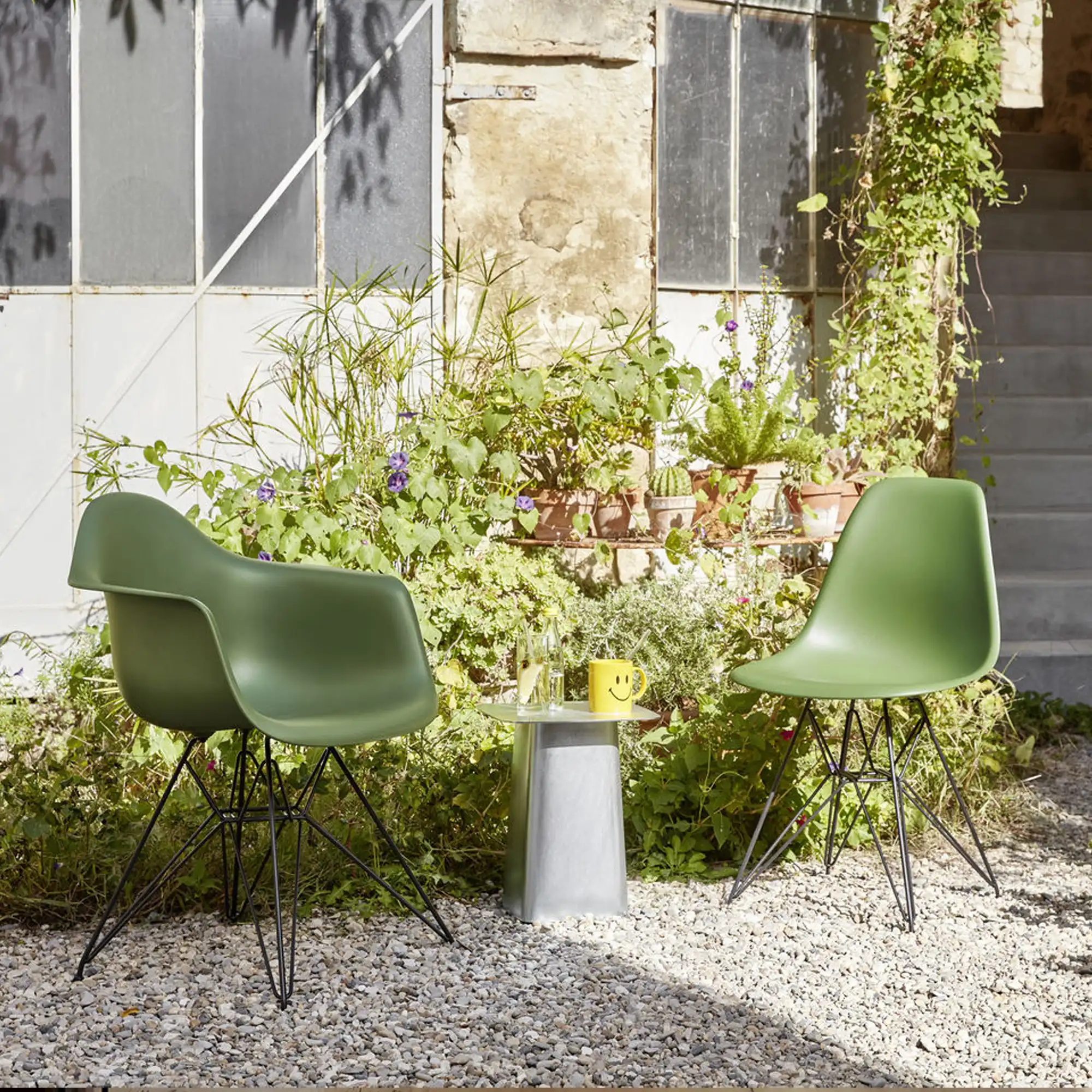 Eames Plastic Armchair DAR - 03 Poppy Red - Chrome Base