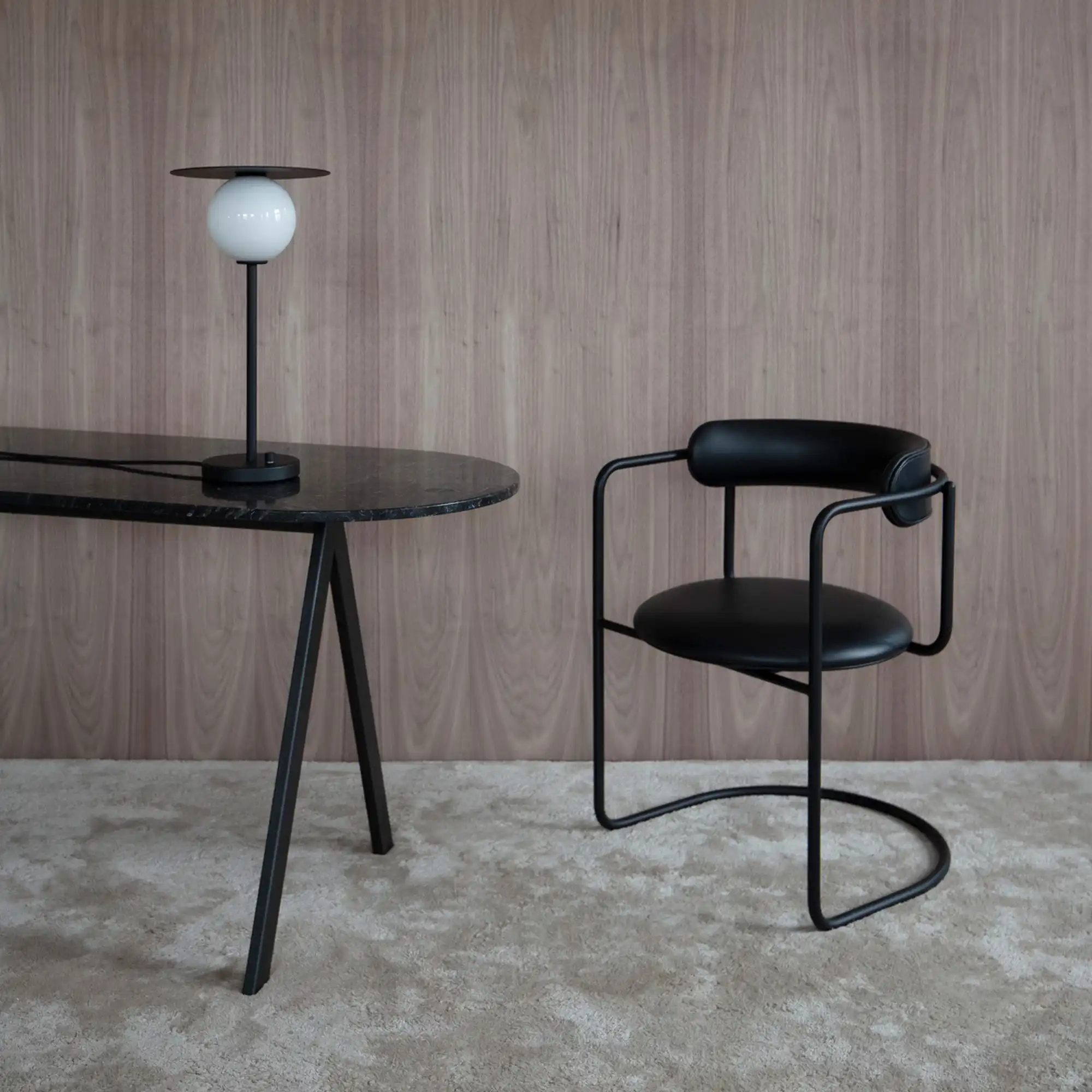 FF Cantilever Chair Rounded Black Legs