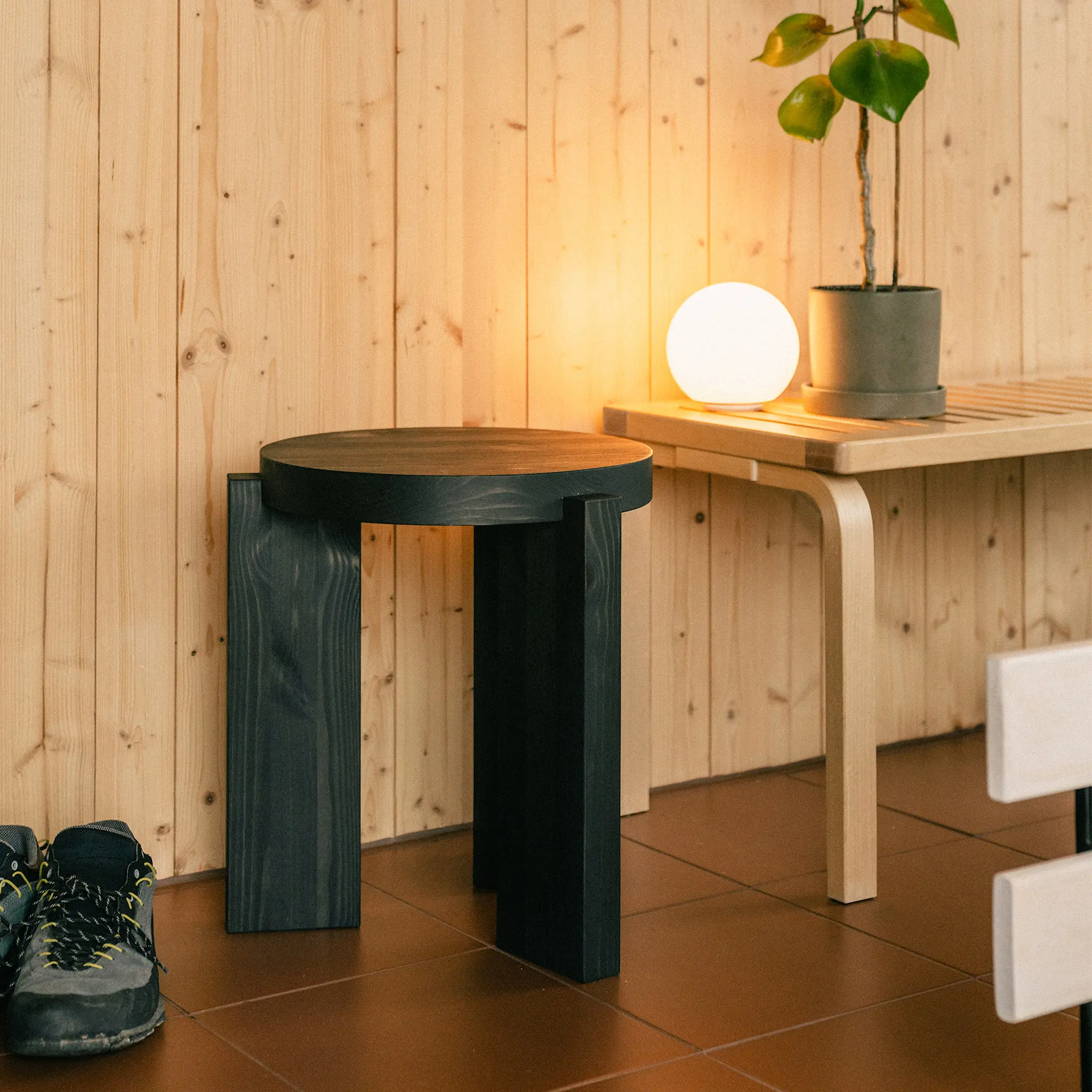 001 Stool Black
