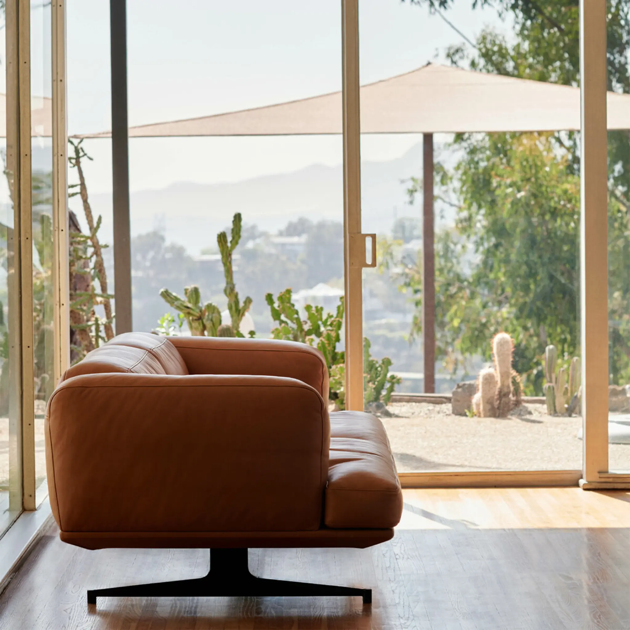 Inland AV23 3-seters sofa polert aluminium ben
