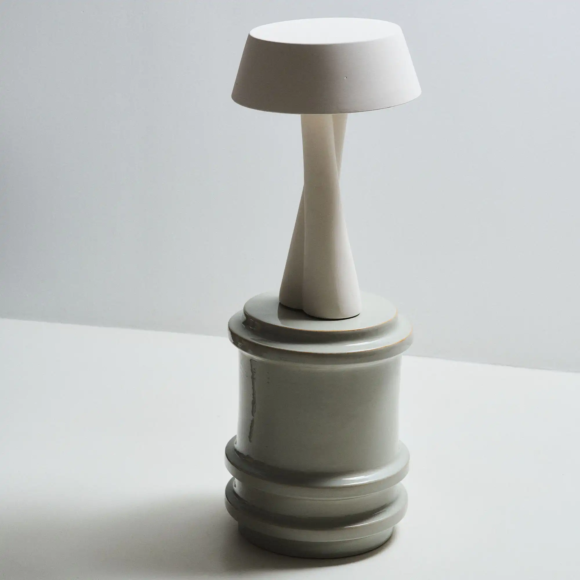 Pawn sidebord geometrisk
