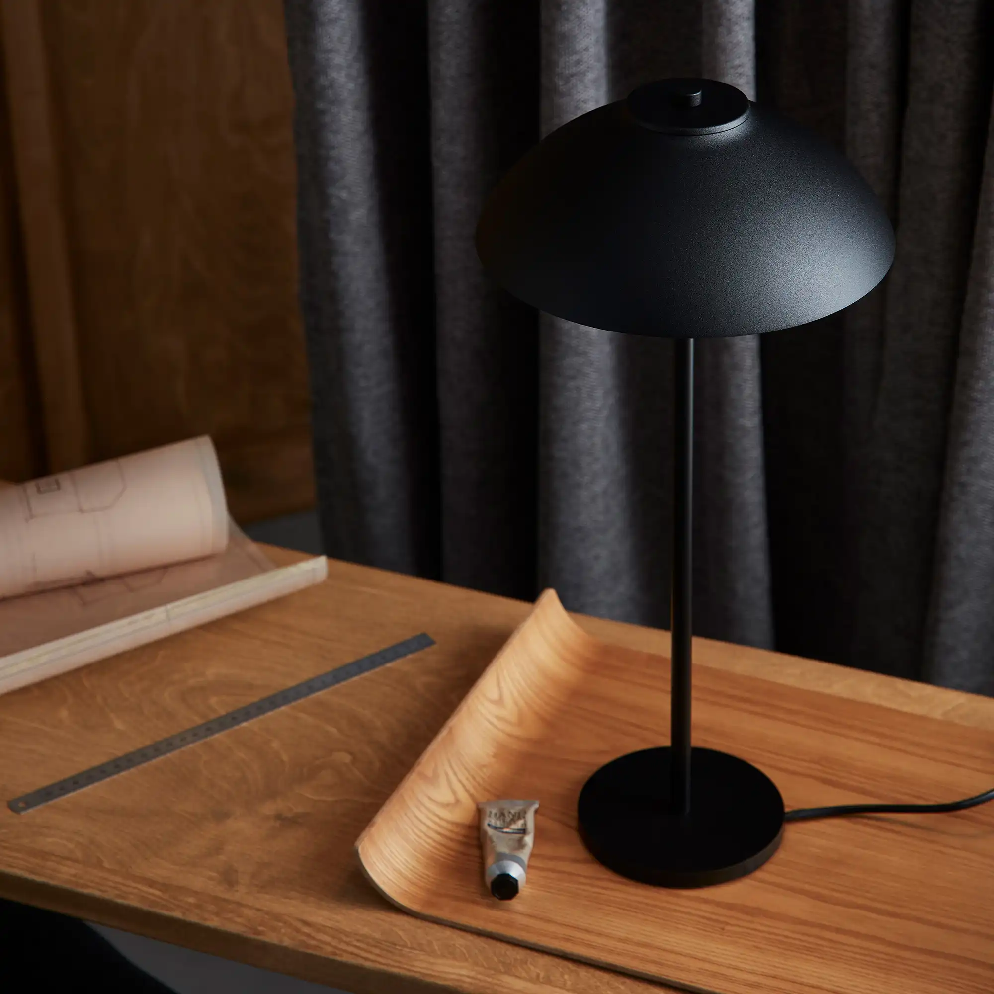 Vali High Table Lamp