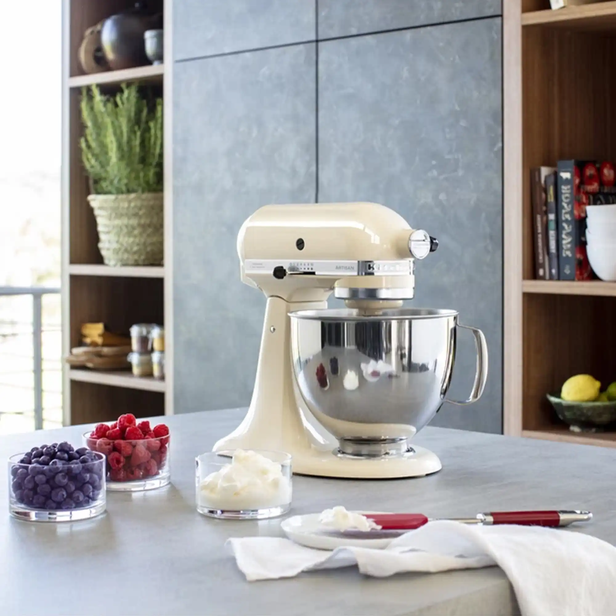 Artisan 5KSM125EAC Stand Mixer Almond Cream