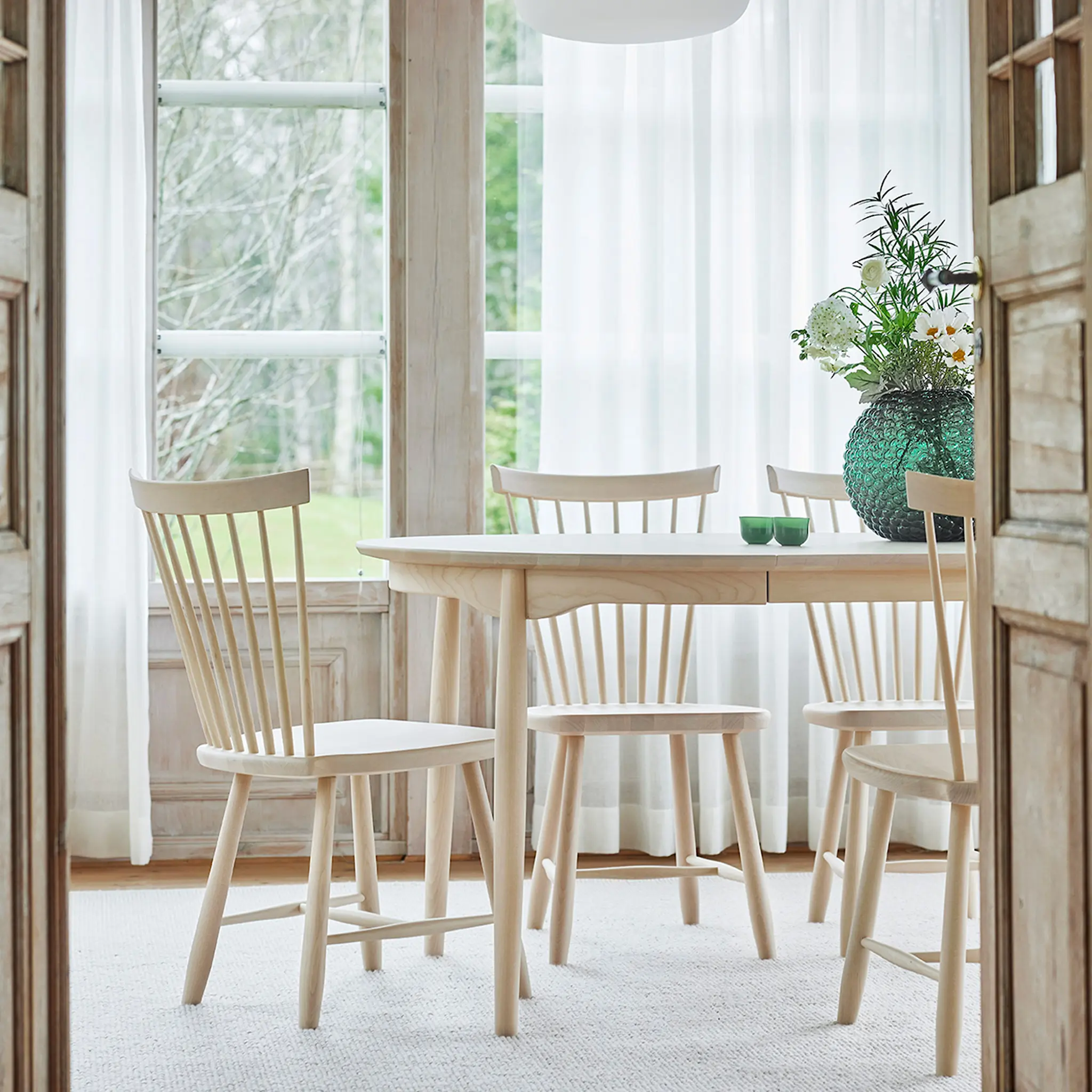 Carl spisebord Ø115 cm delbart uten ileggsplate