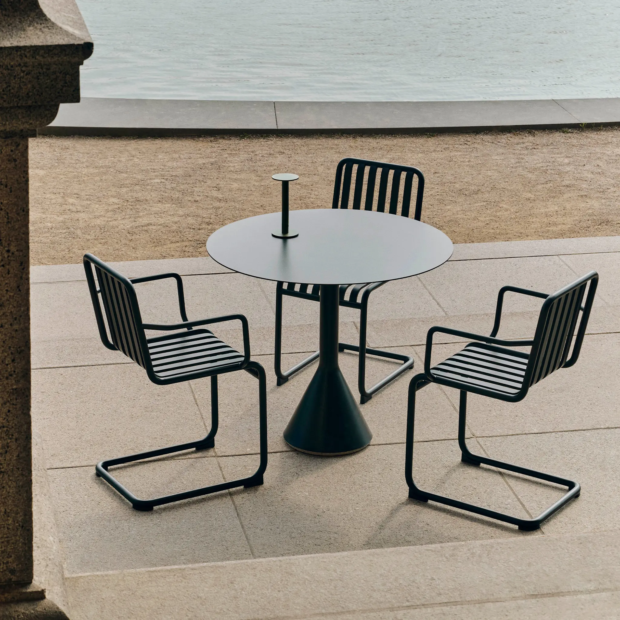 Palissade Cantilever Armchair Anthracite