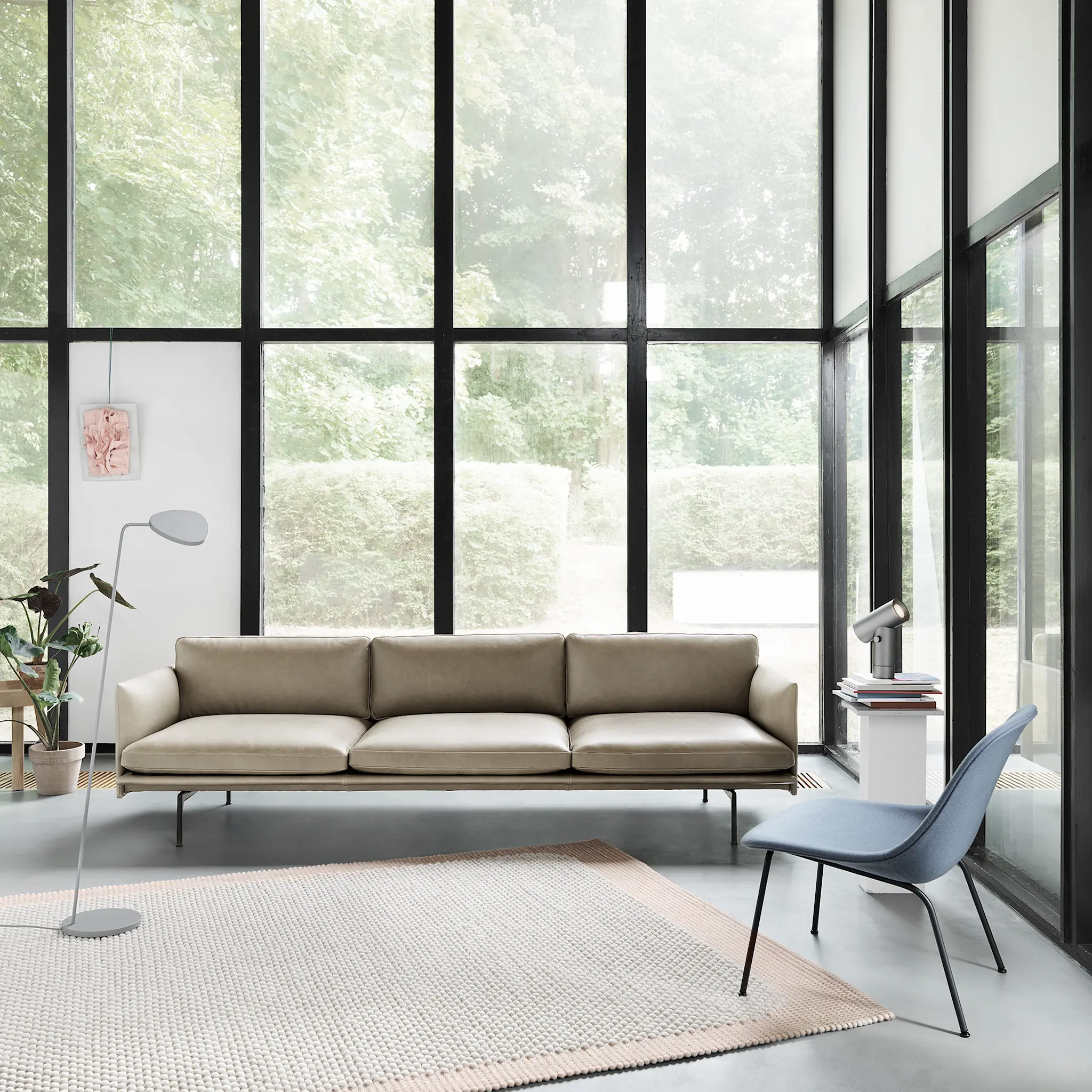 Outline 3 1/2-Seater / Black Base