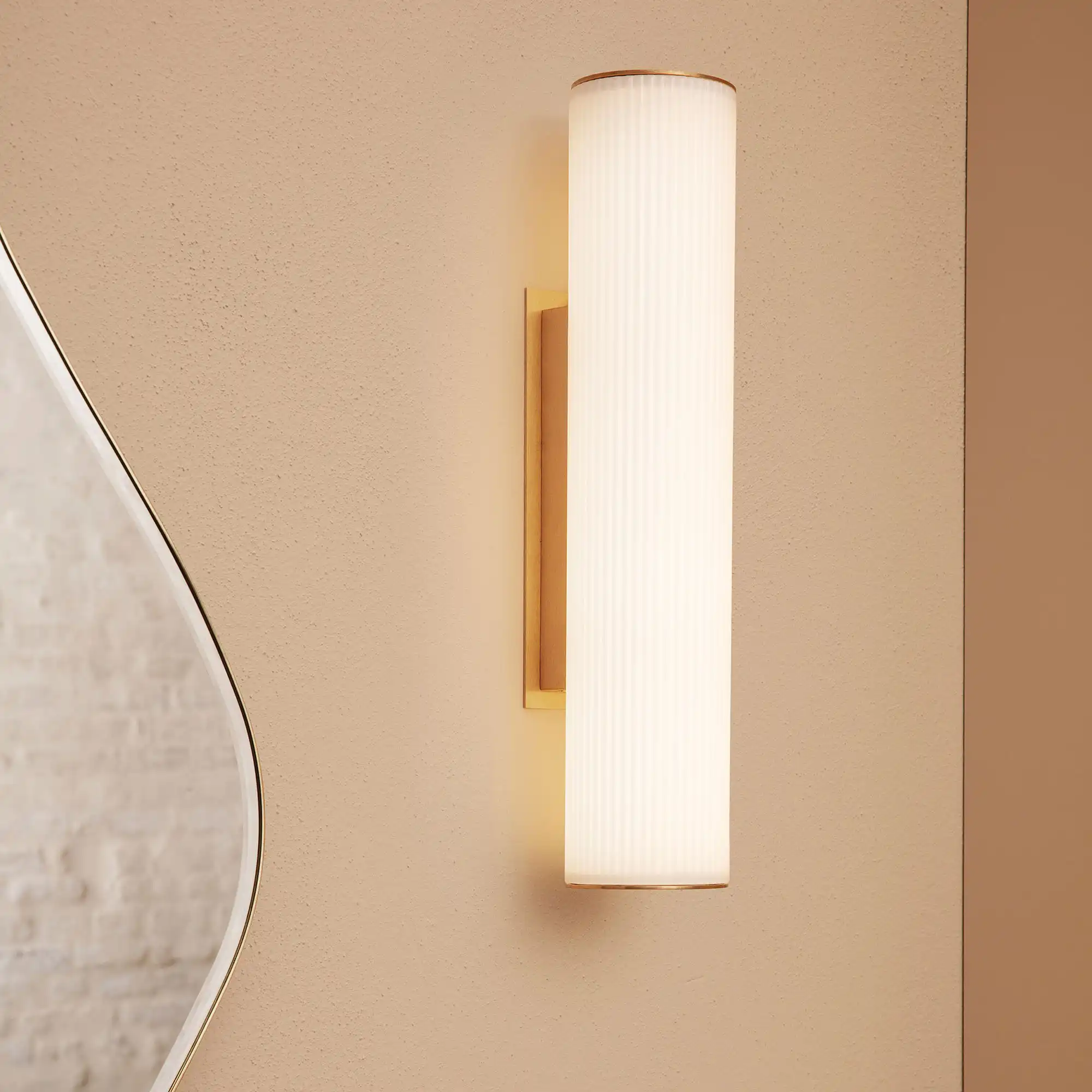 Vuelta Wall Lamp