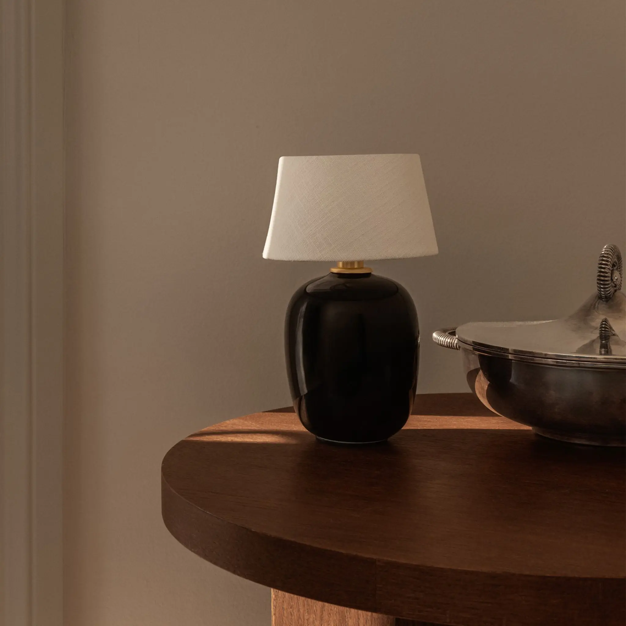 Torso bærbar bordlampe