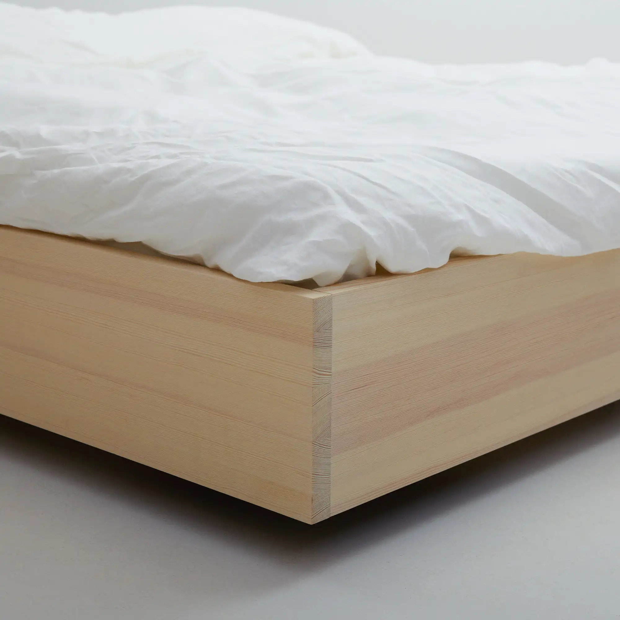 The Floating Bed V2 Natural White &amp; Bed Slats