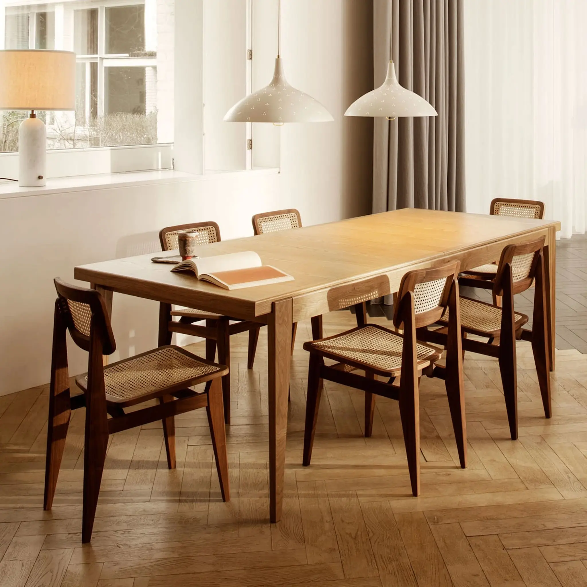 S-Table spisebord