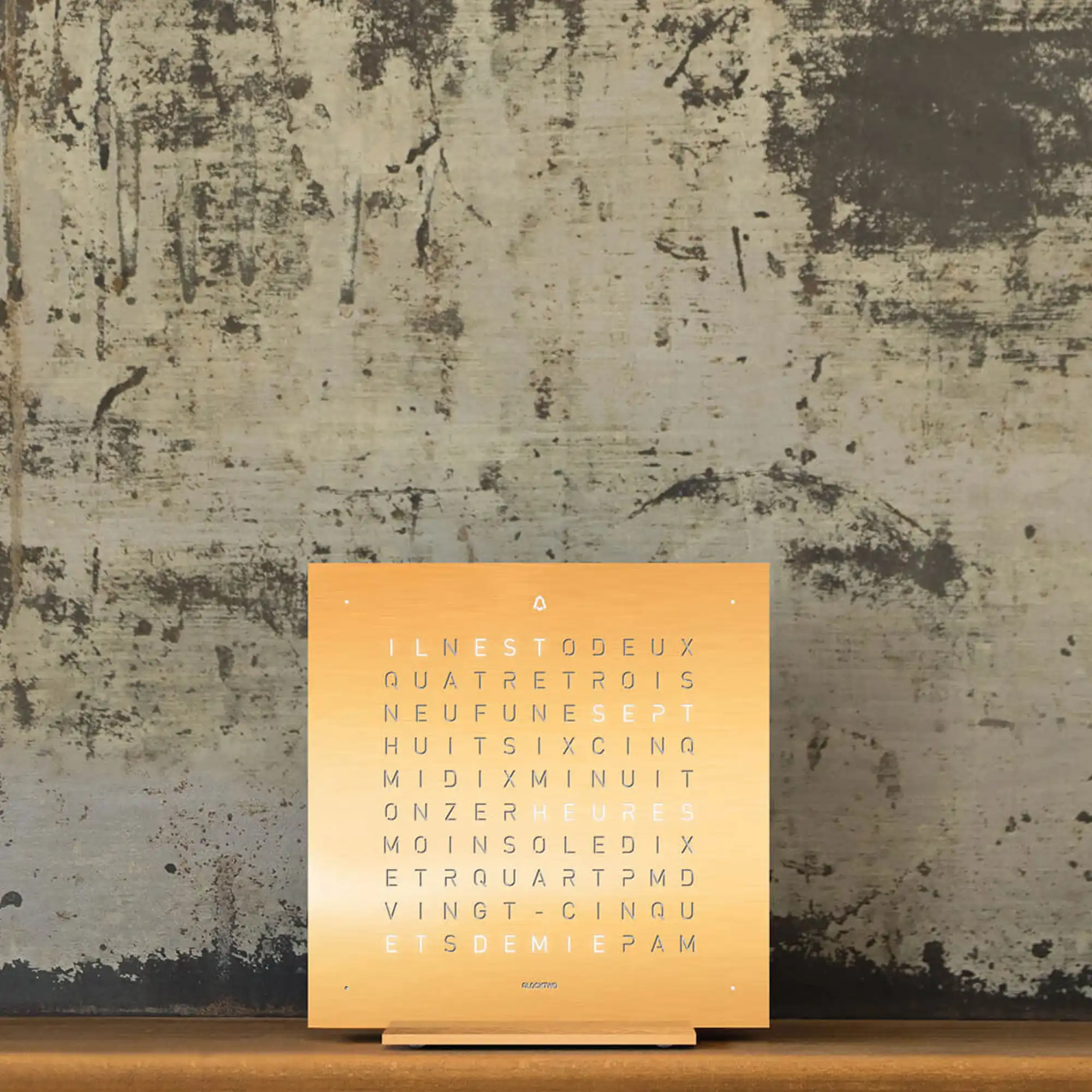 Qlocktwo Touch Special Edition - Golden Legend