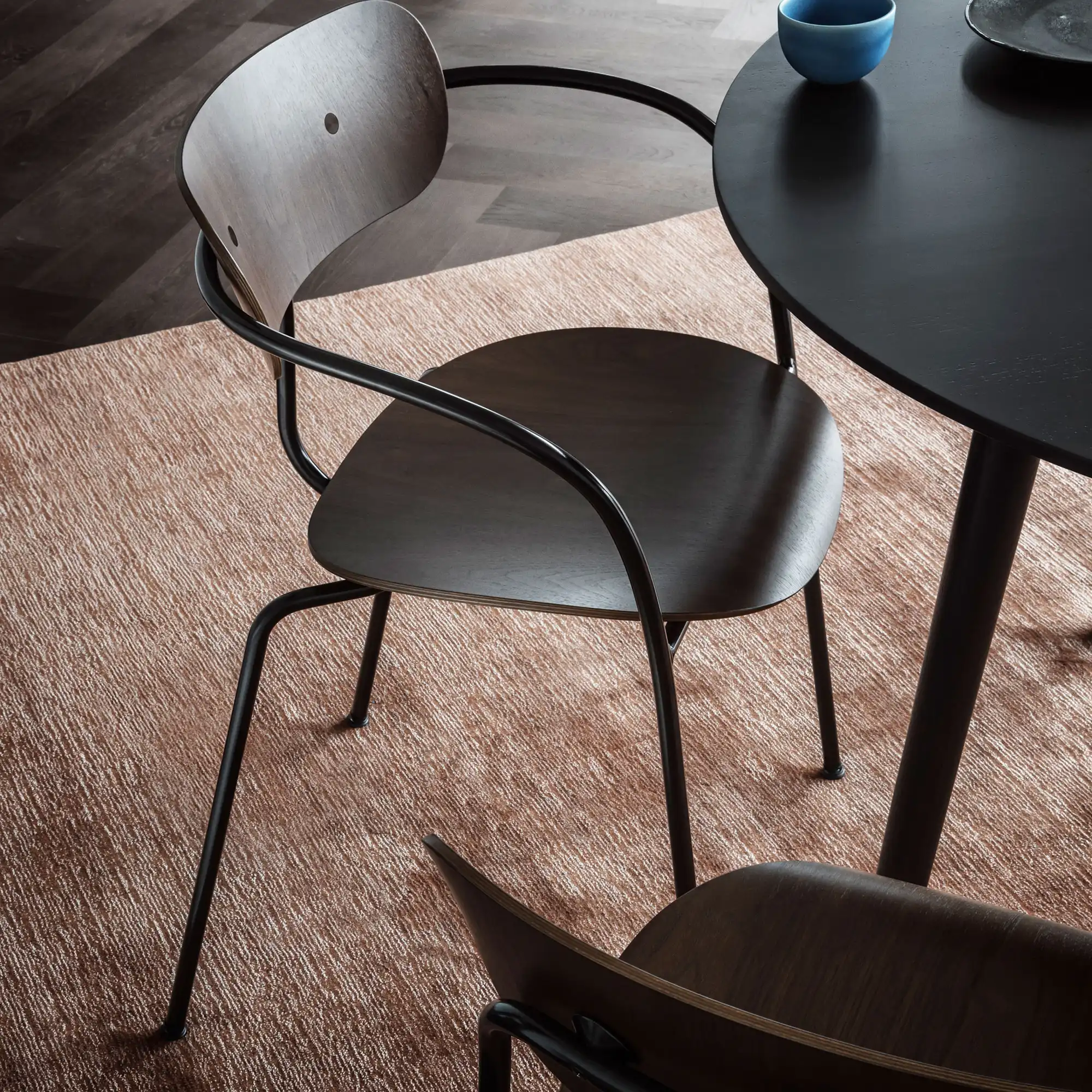 Pavilion Armchair AV2 Black