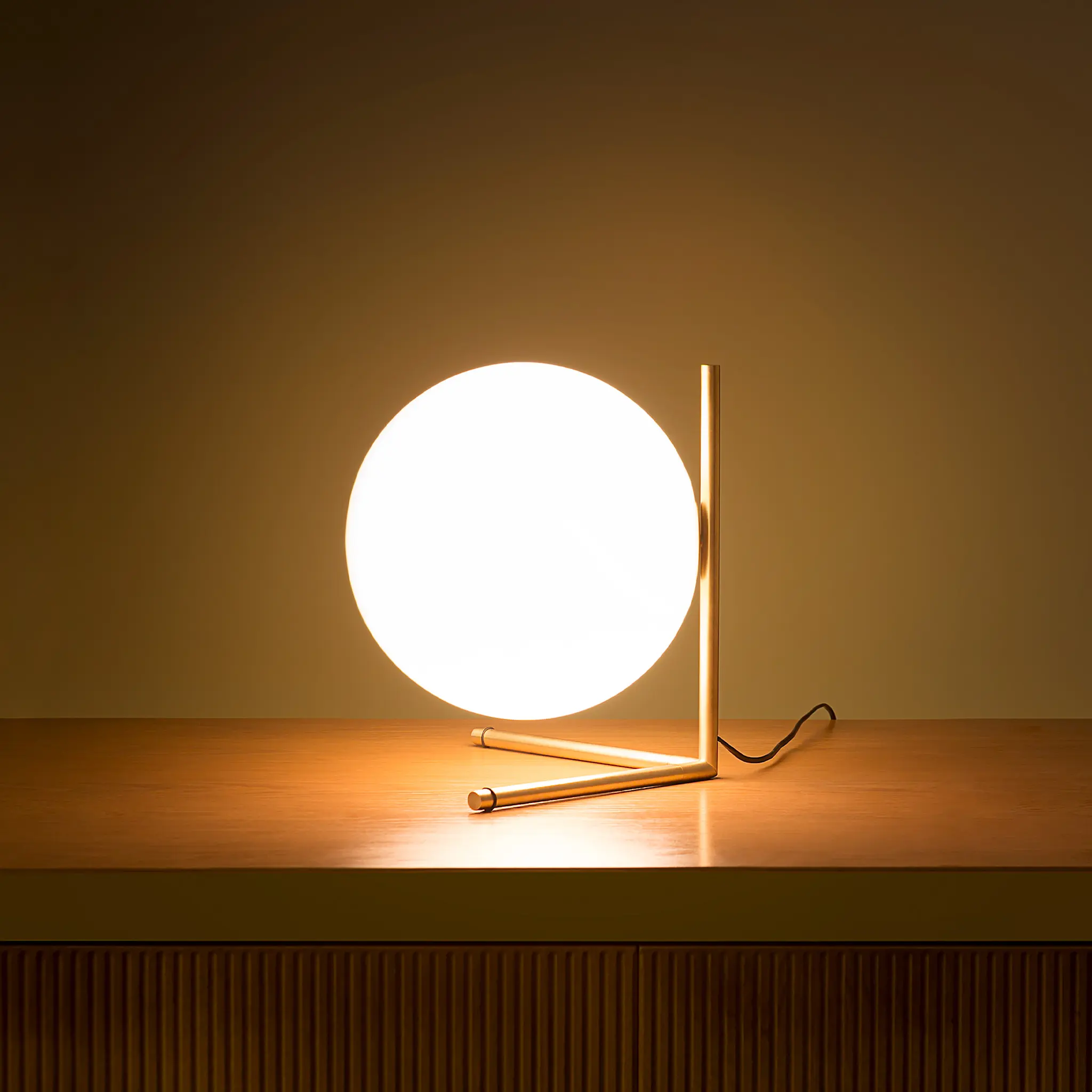IC T3 bordlampe 24K gull