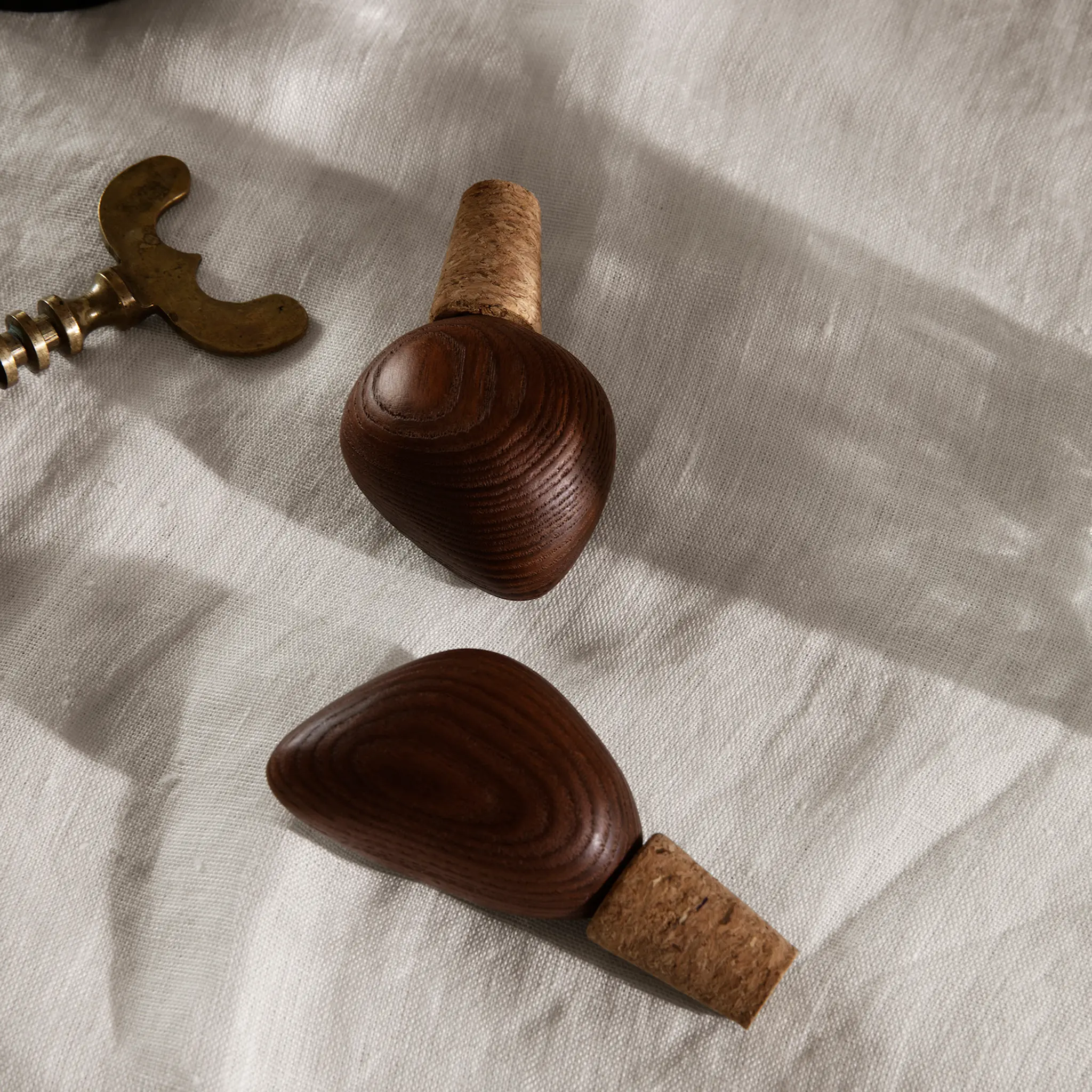 Cairn Wine Stoppers / Set of 2 / Dark Brown