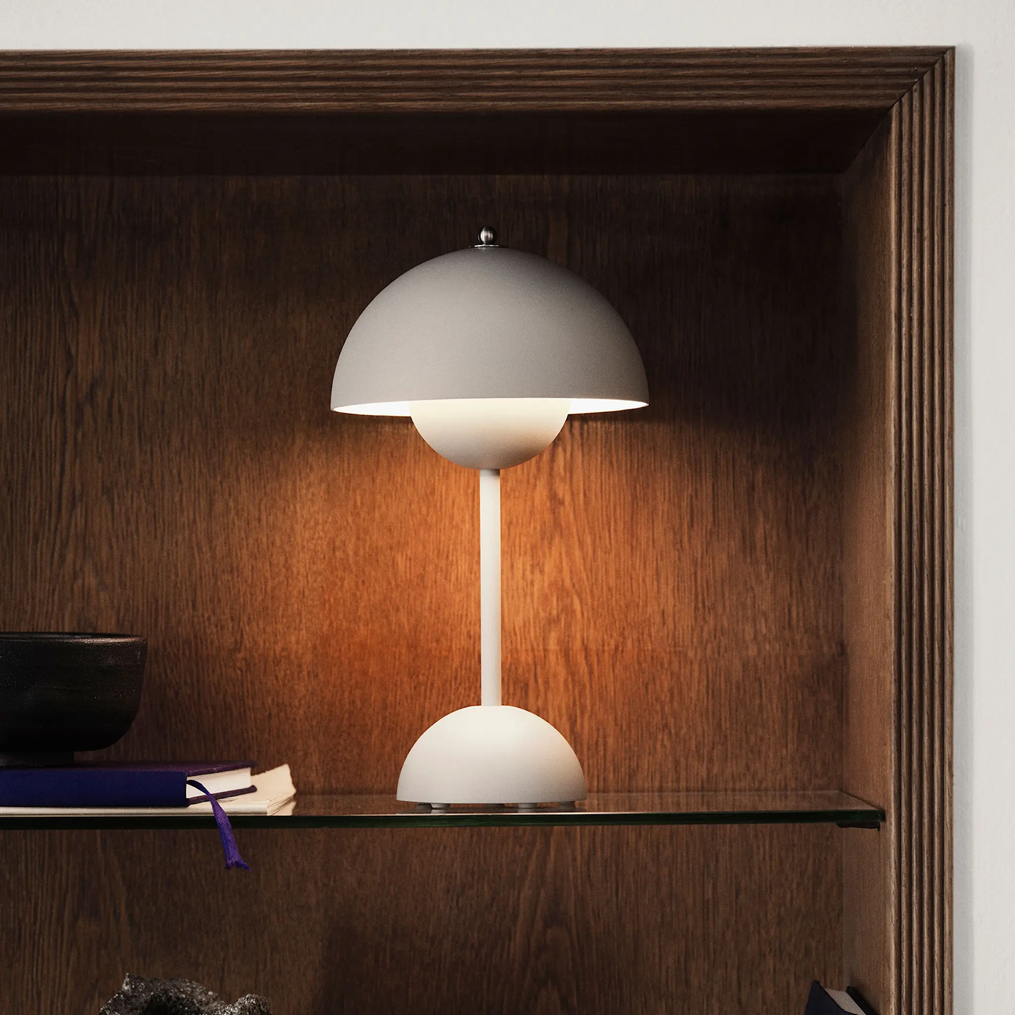 Flowerpot VP9 Portable Table Lamp