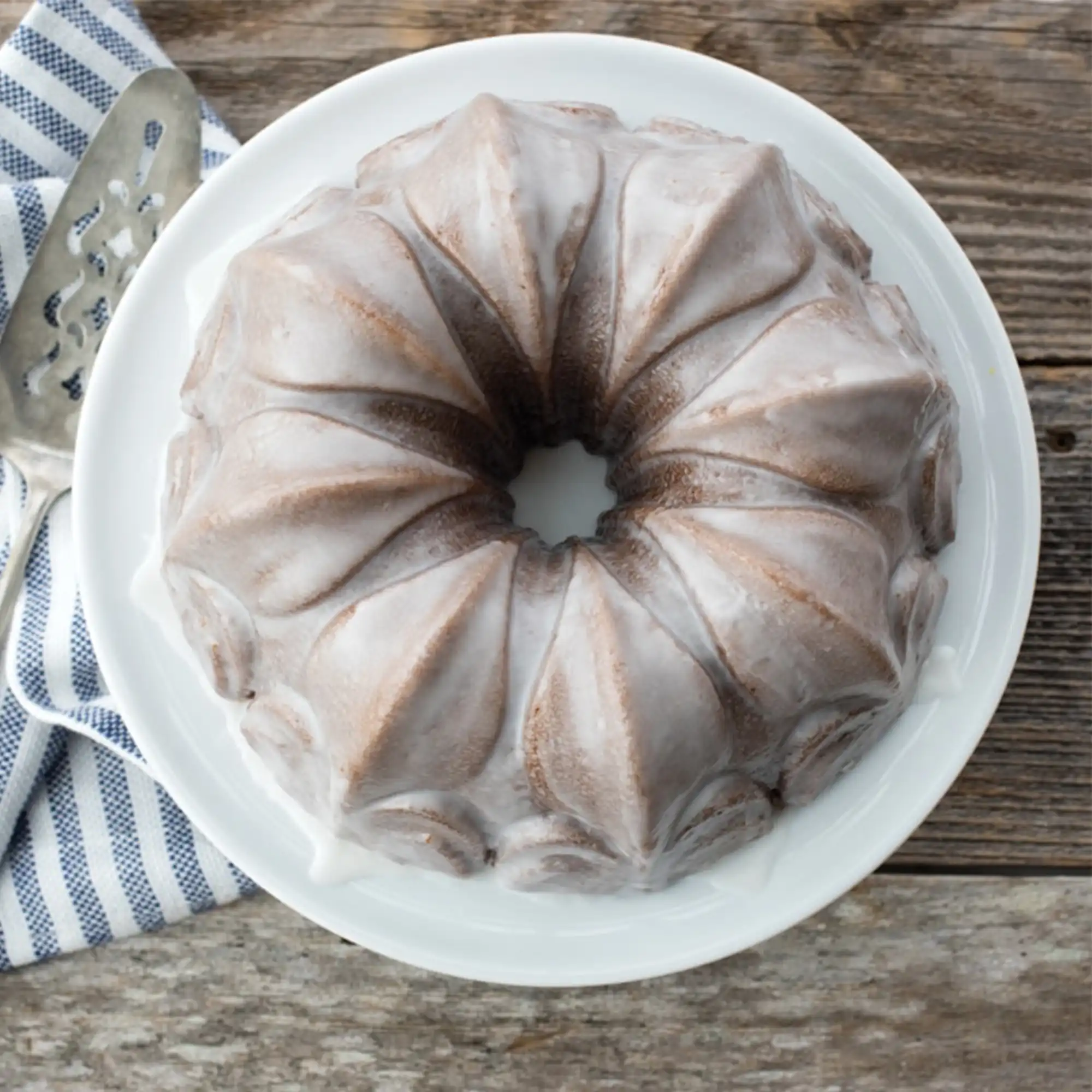 Fleur De Lis Bundt Pan