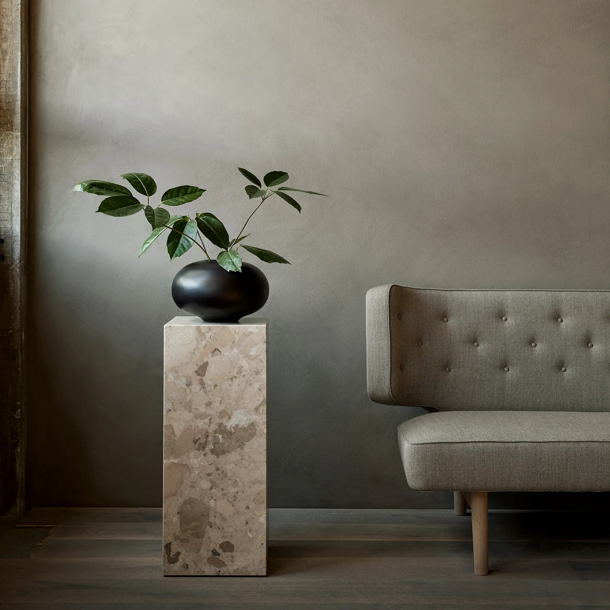 Surround vase