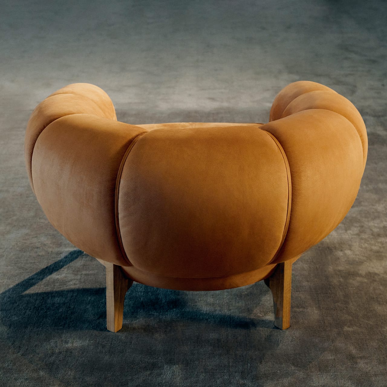 Croissant Lounge Chair Walnut Oiled/001 Ivory