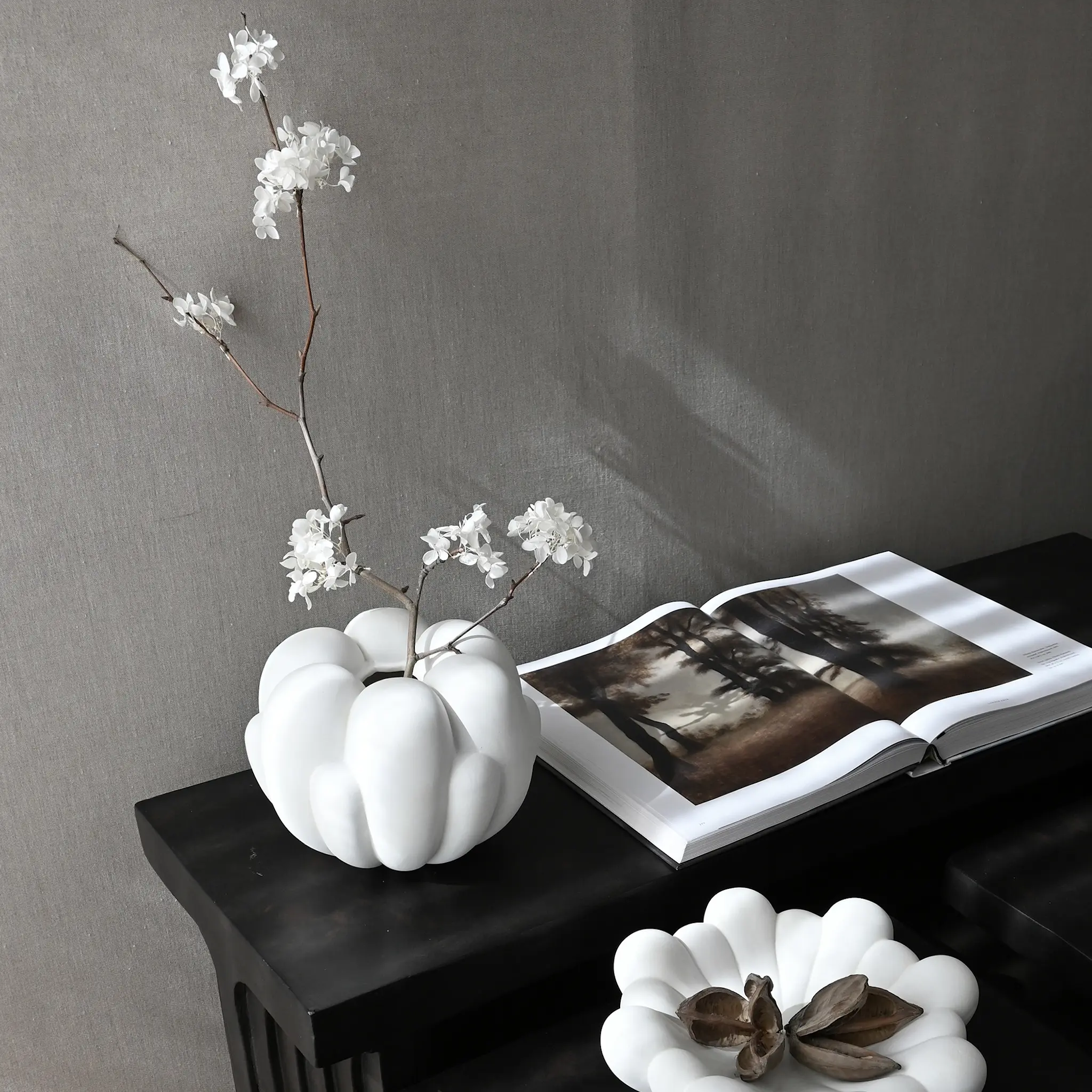 Bloom Vase, Petit - Dark Grey