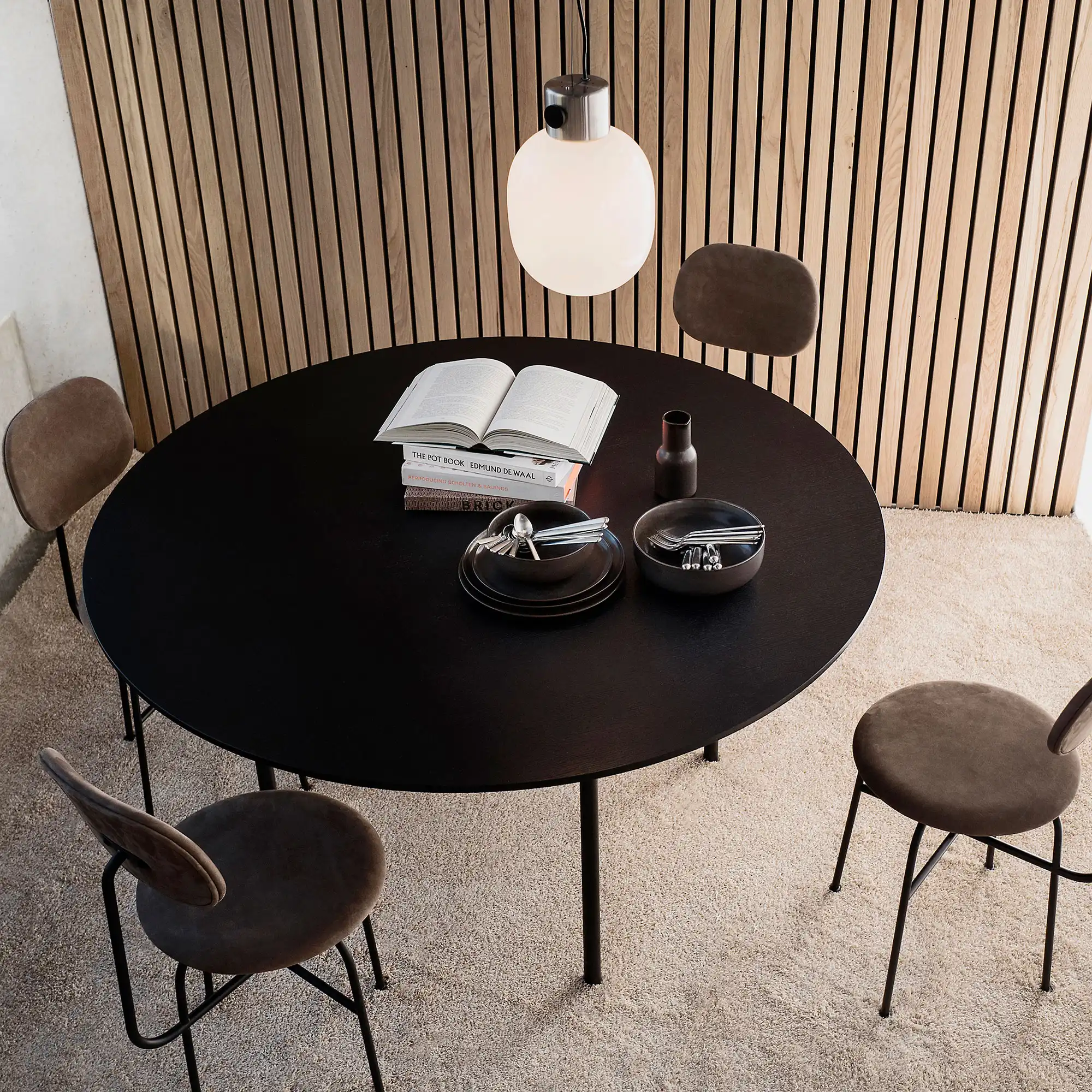 Snaregade Dining Table