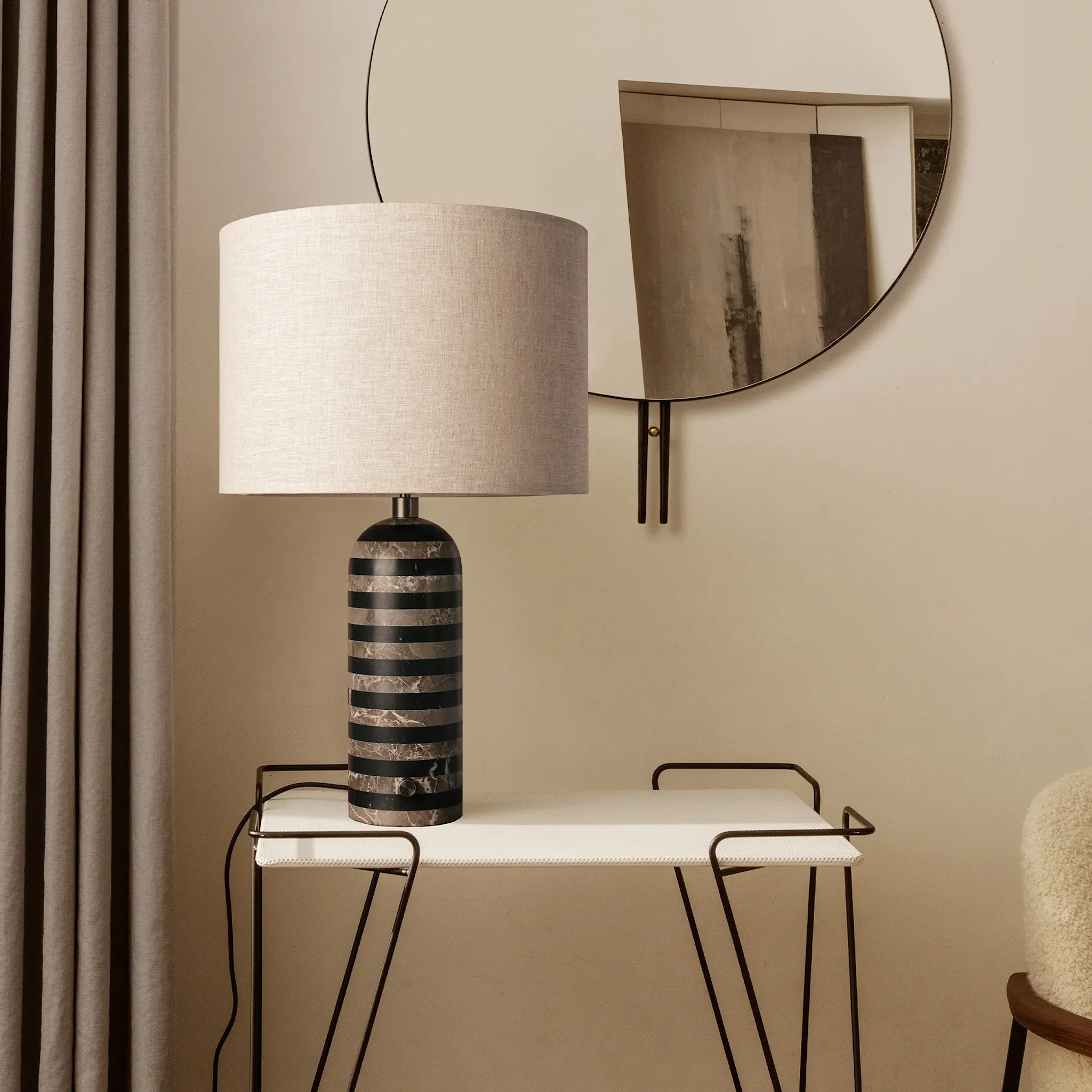 Gravity bordlampe stor svart stål