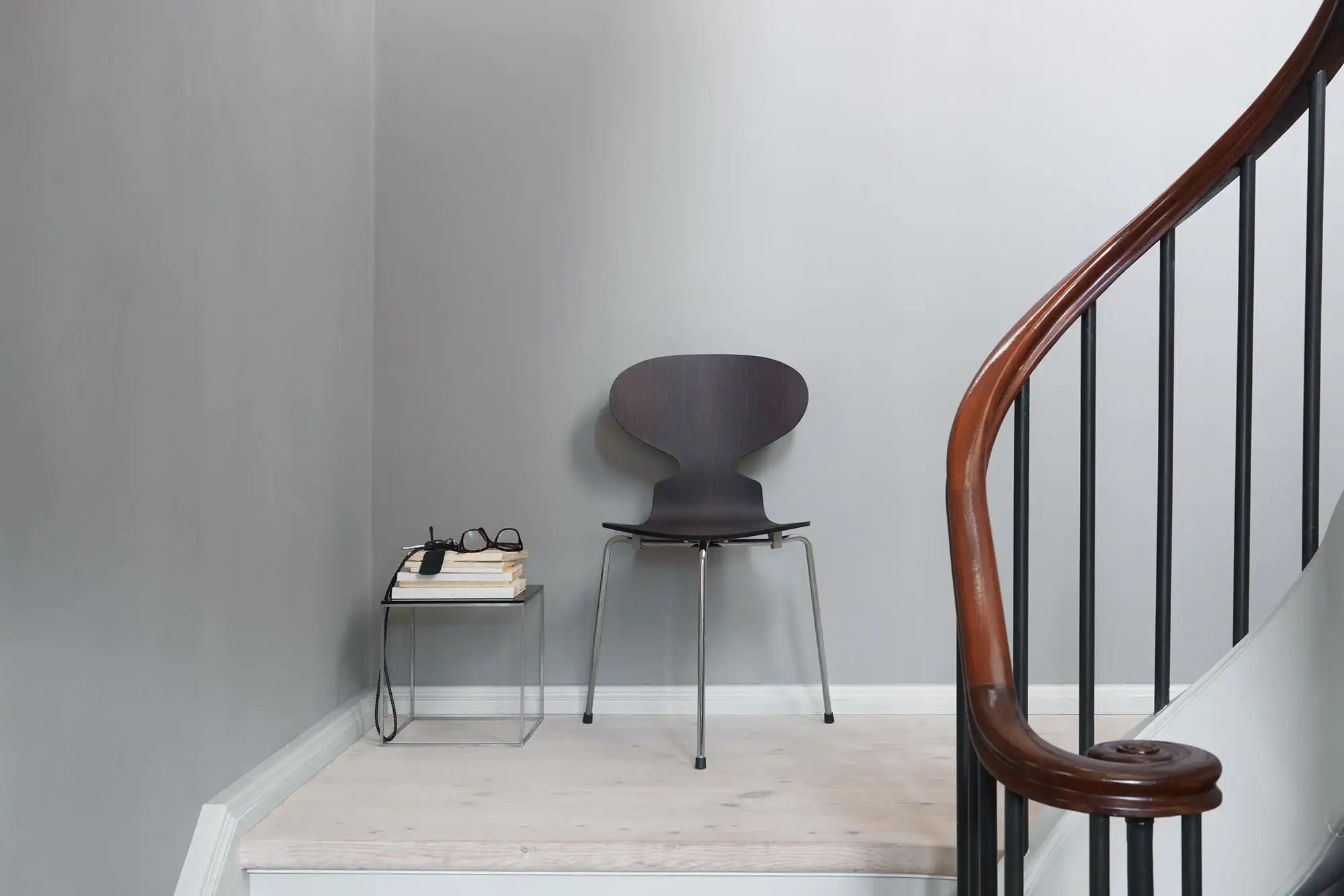 3100 Myran stol Lacquered Beech Veneer Black