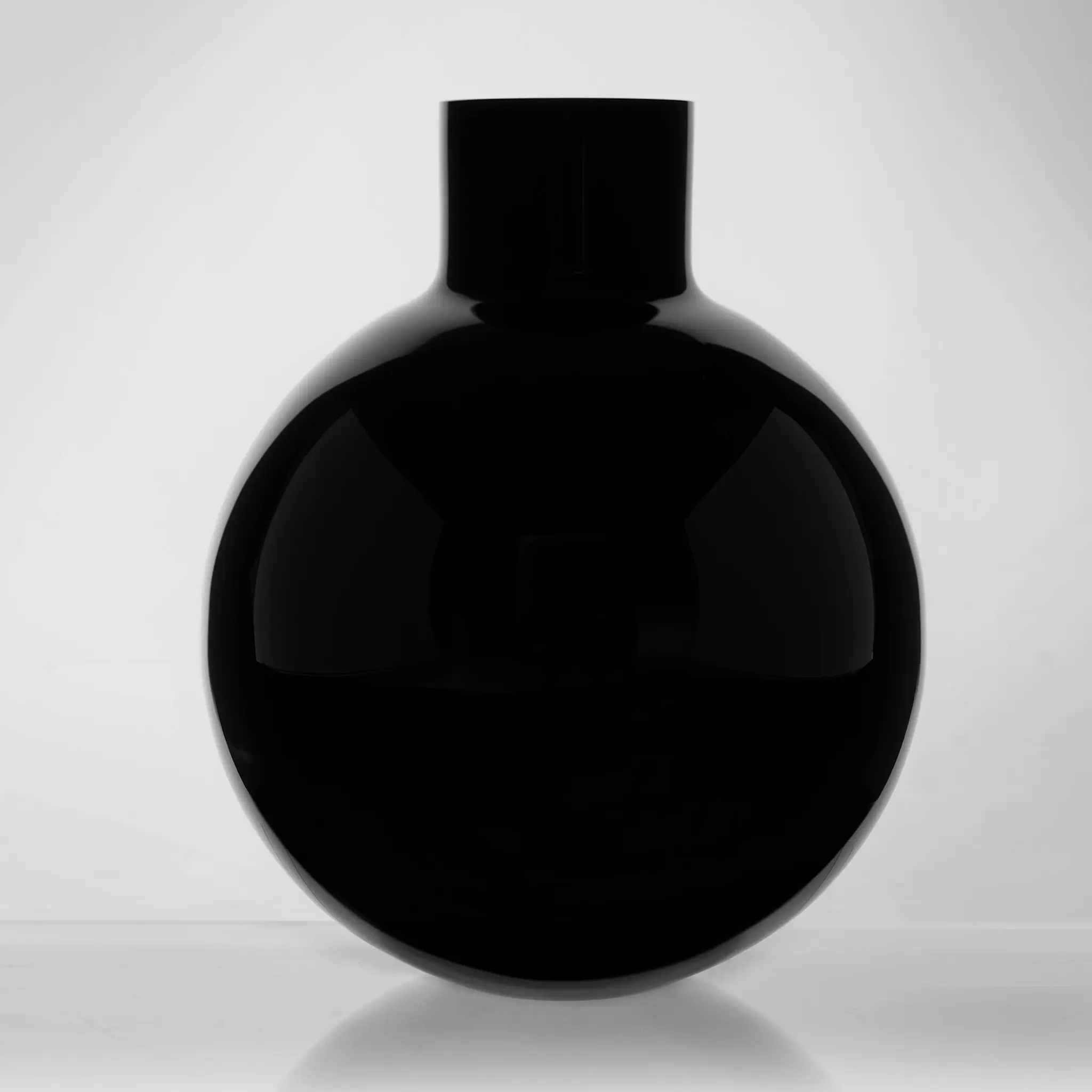 Pallo vase svart