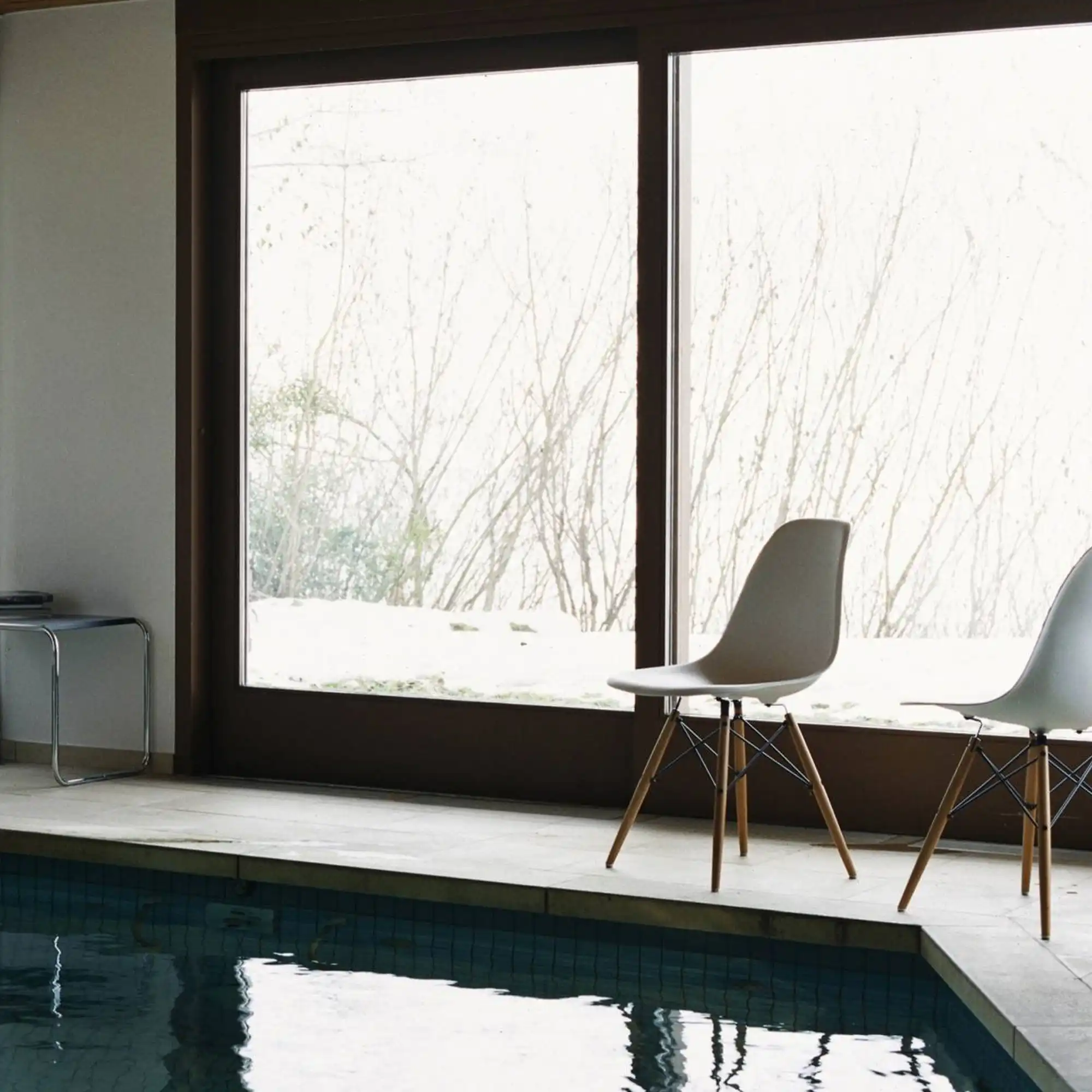 Eames Plastic Chair DSW Ice Grey - Dark Maple